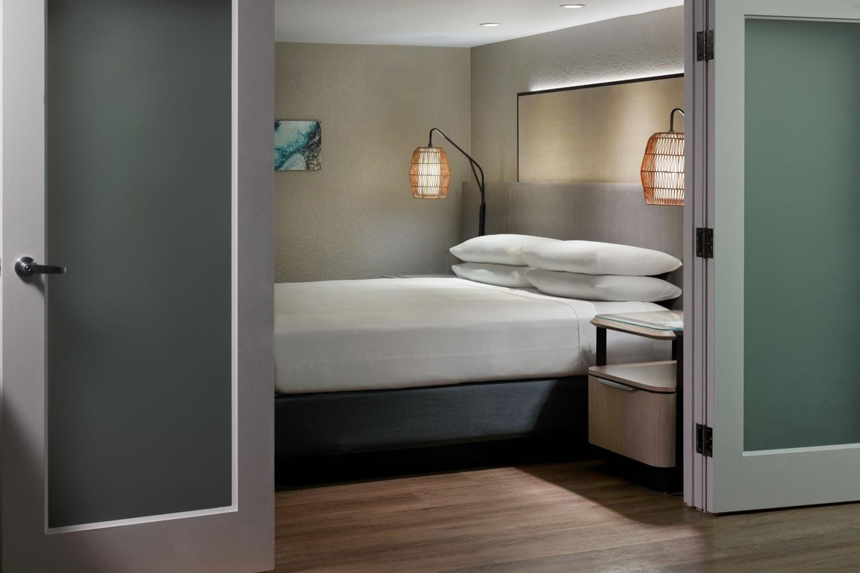 Two Bay Vista Suite