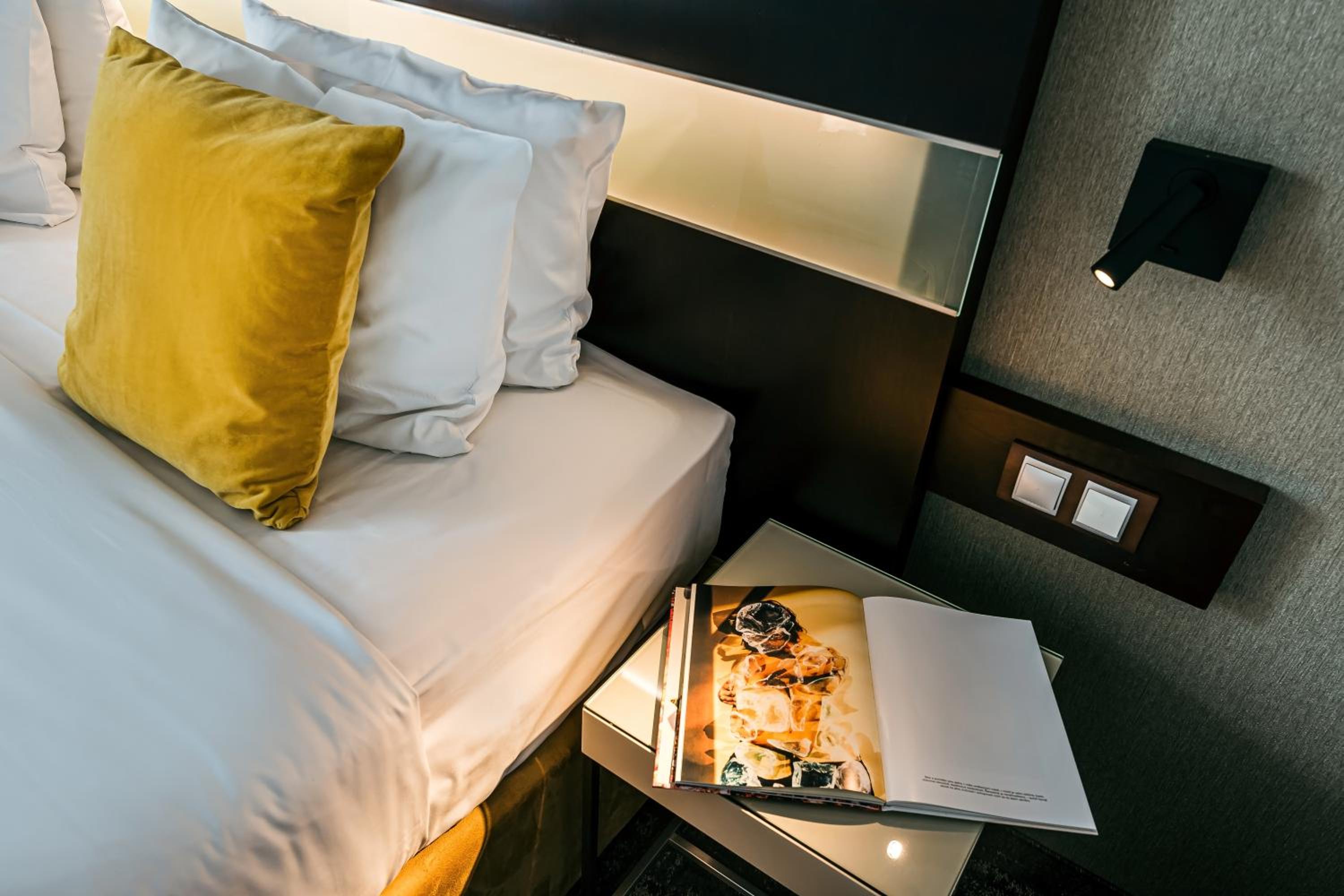 Suite with King or Twin Bed photo 2
