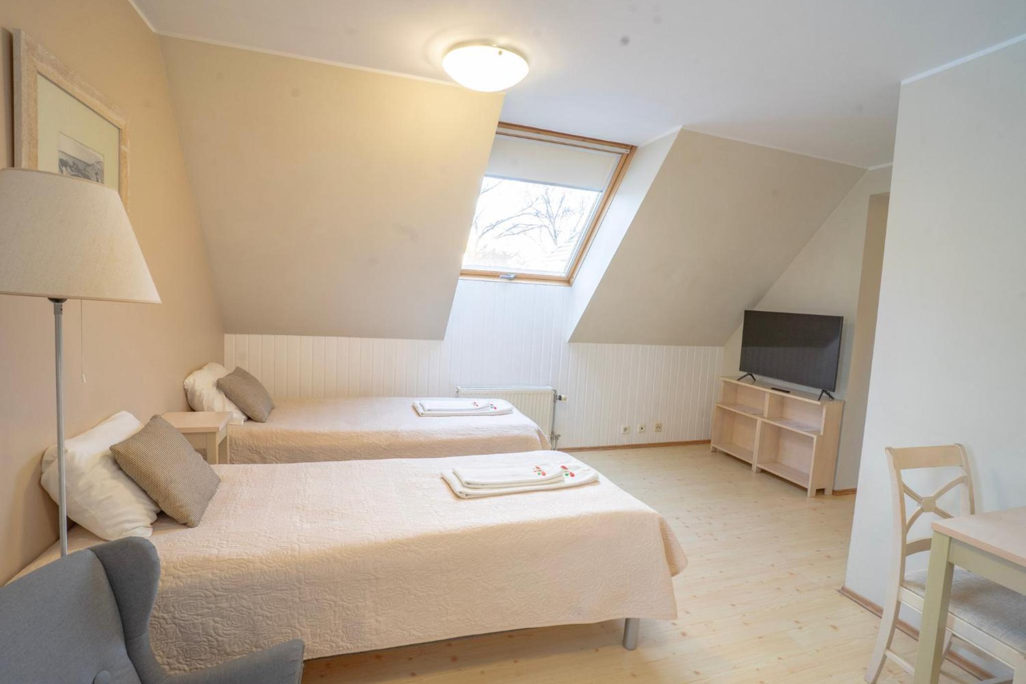 Family Room - Photo 2