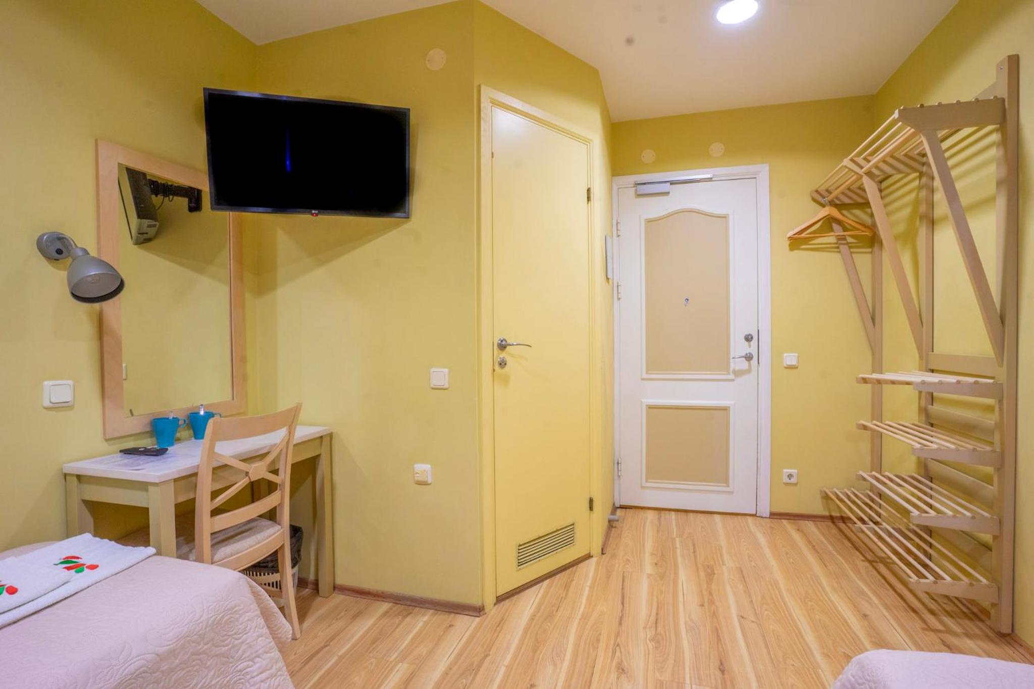 Standard Twin Room - Photo 3