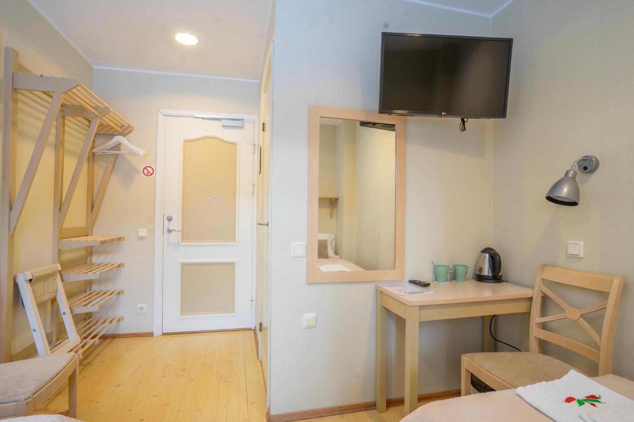 Standard Twin Room - Photo 4