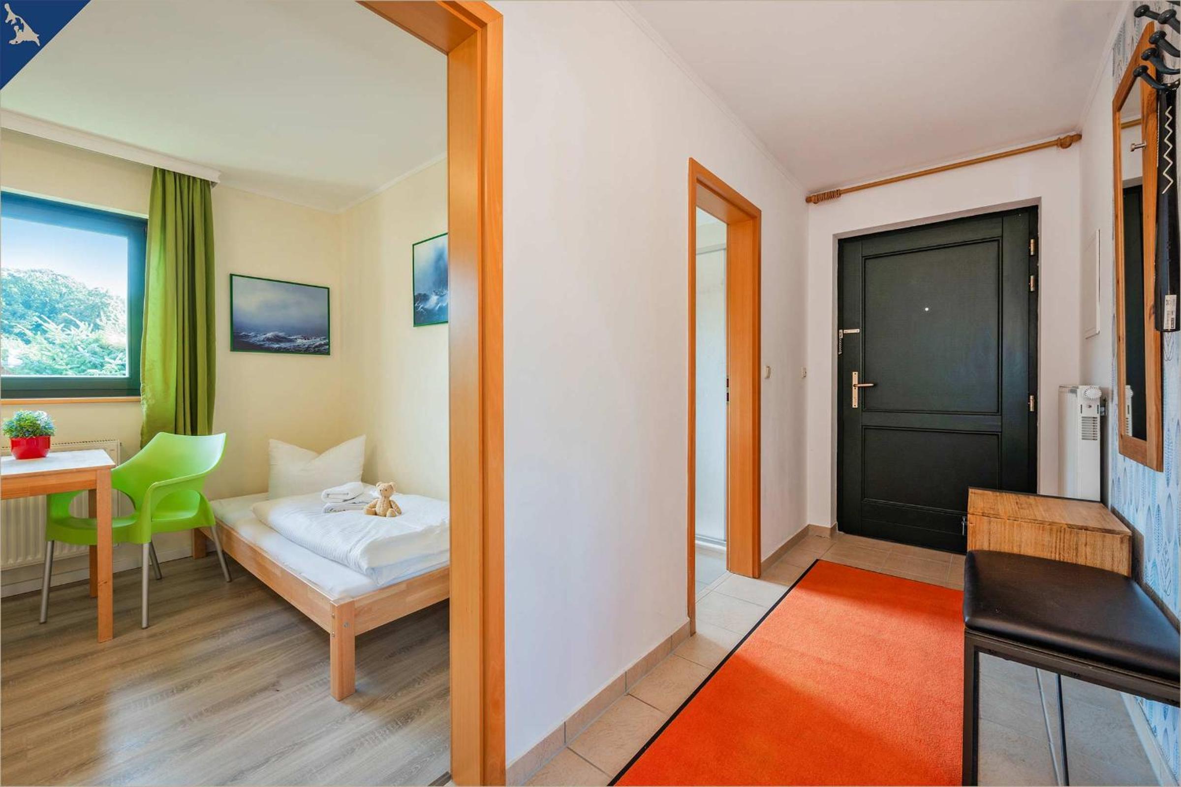 Apartment with Balcony photo 3