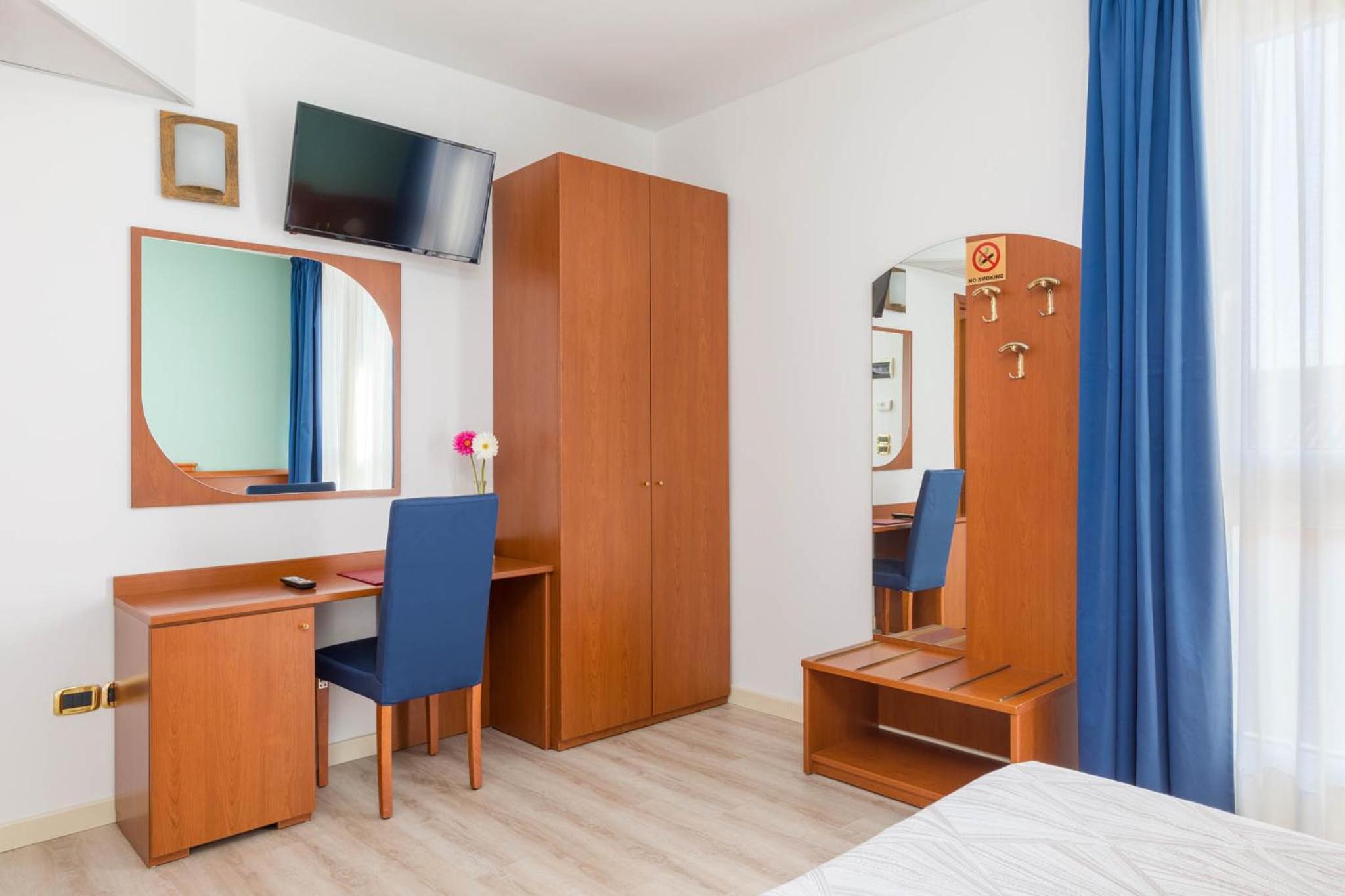 Standard Double Room - Photo 2