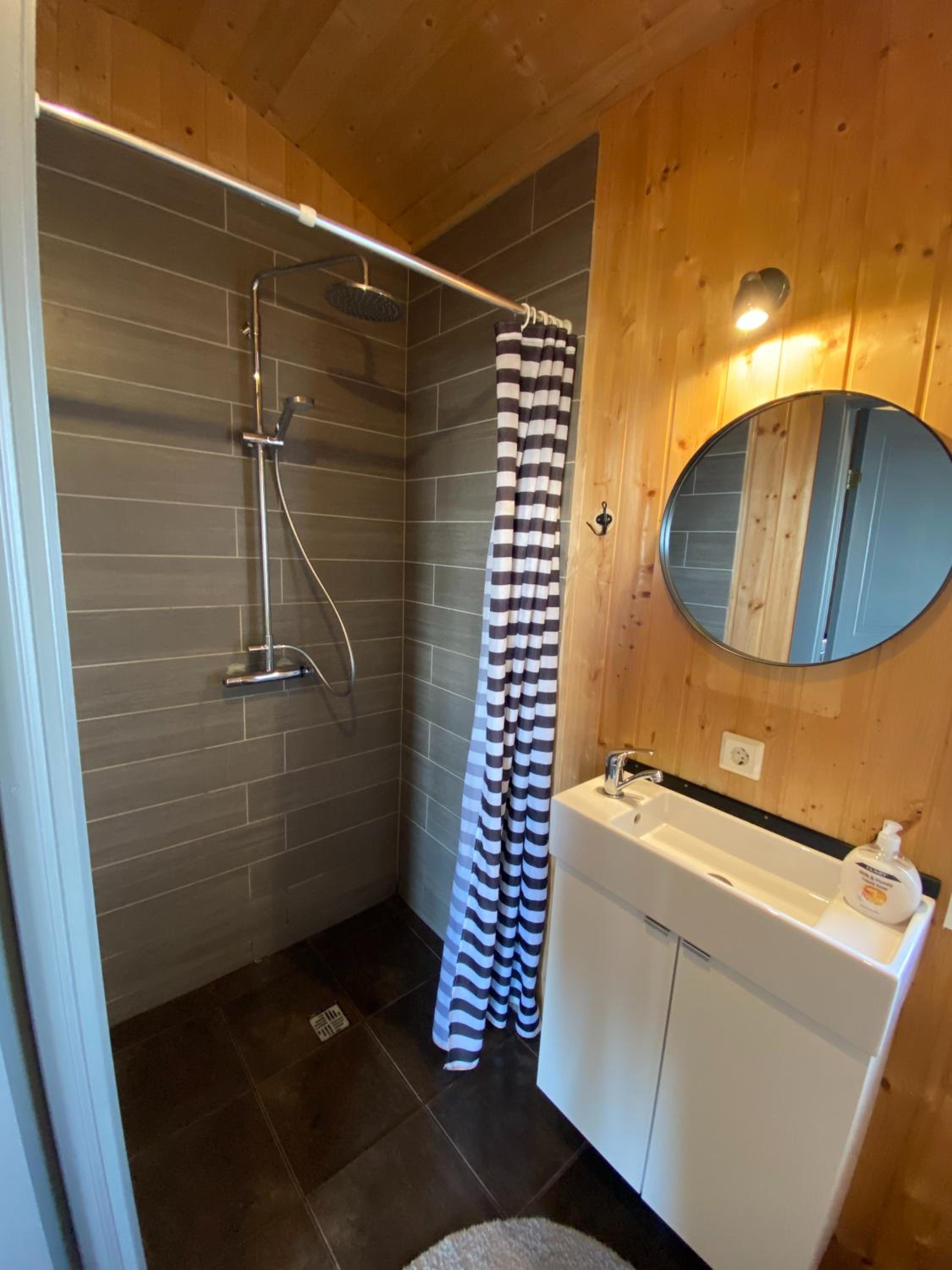 One-Bedroom Apartment with Hot Tub - Photo 9