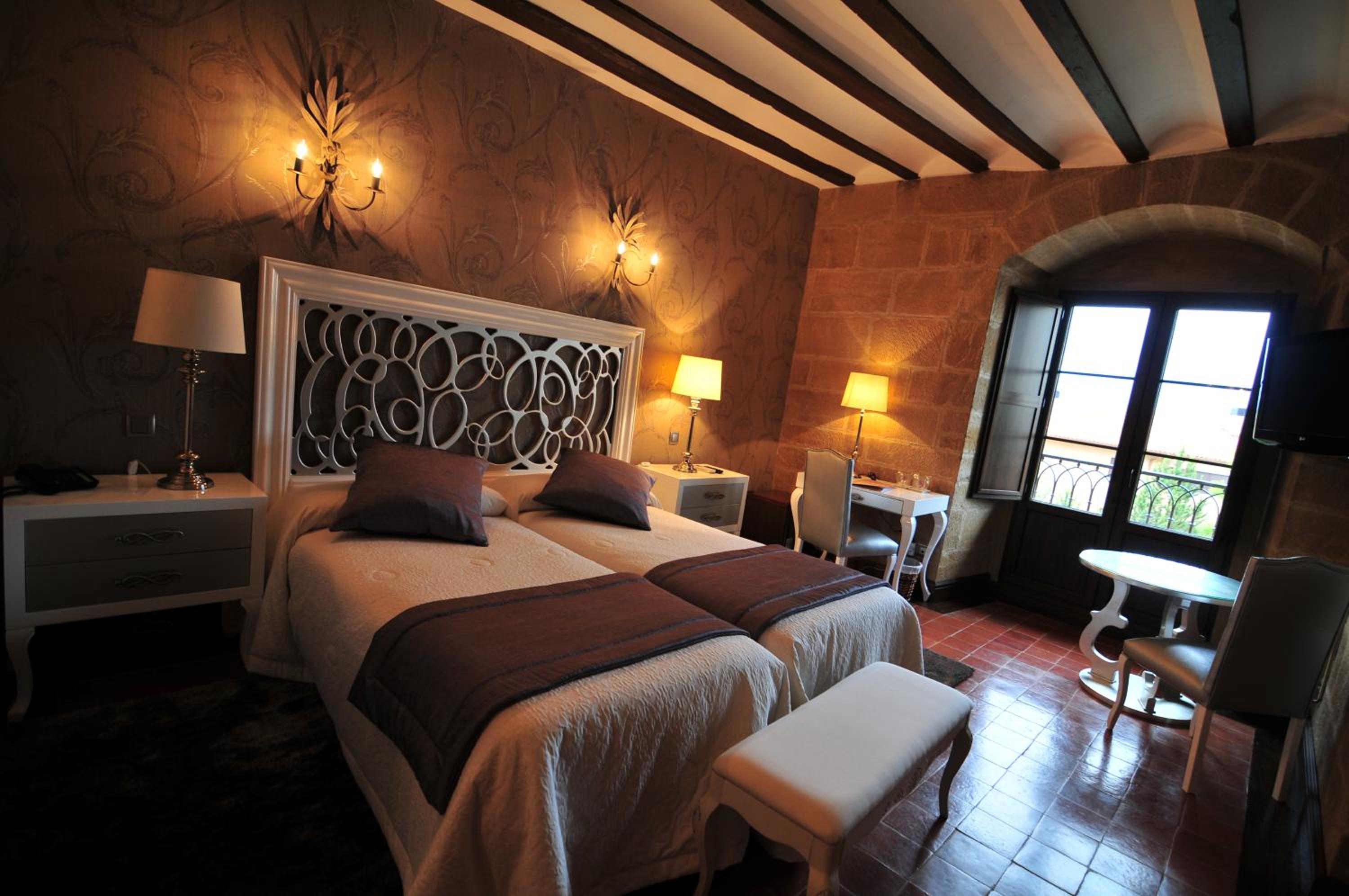 Double or Twin Room - Photo 6