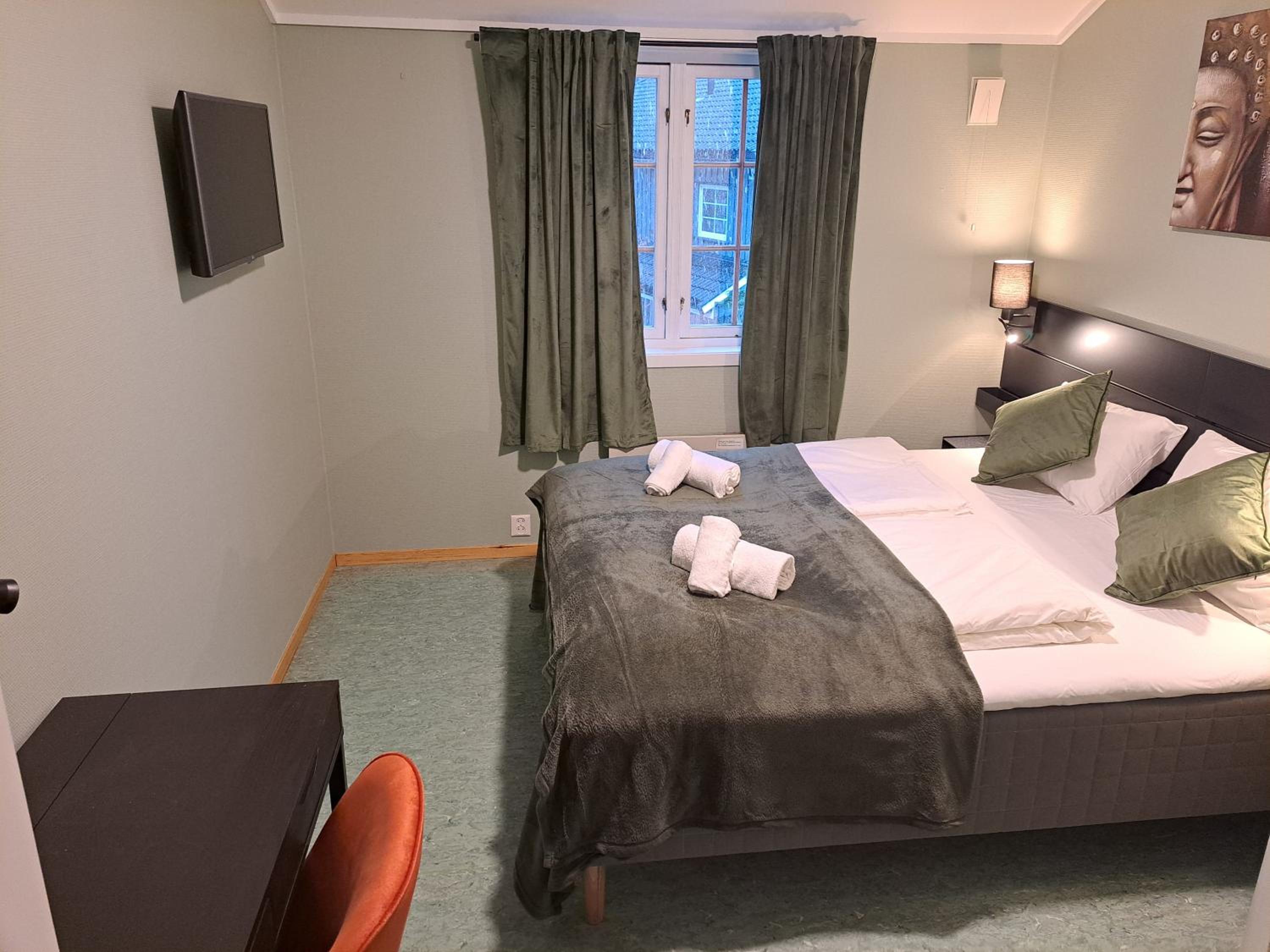 Double Room with Private Bathroom - Photo 3