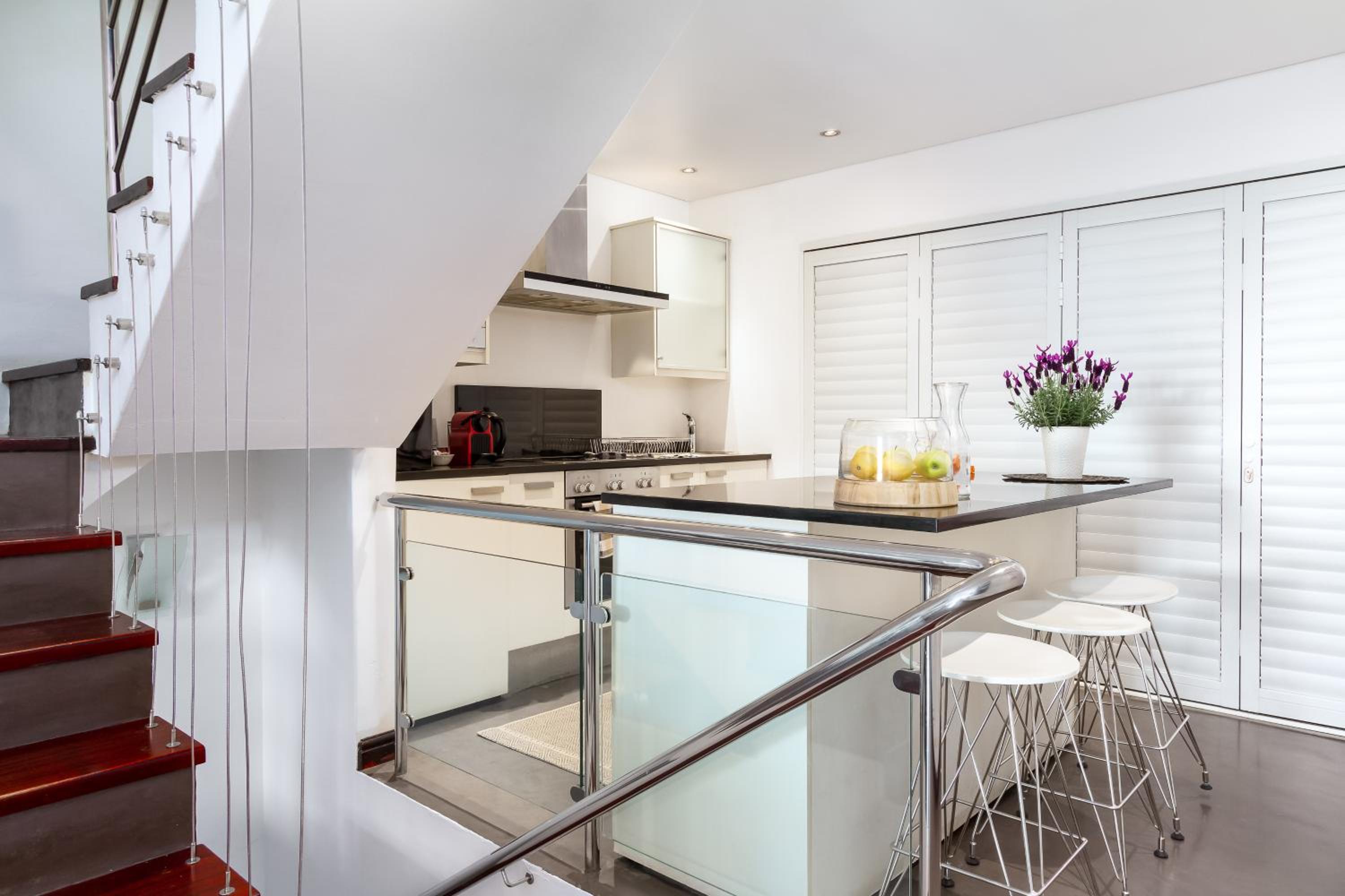 Two-Bedroom Apartment with Juliet balcony and city views (15 Loader Street) - Photo 7