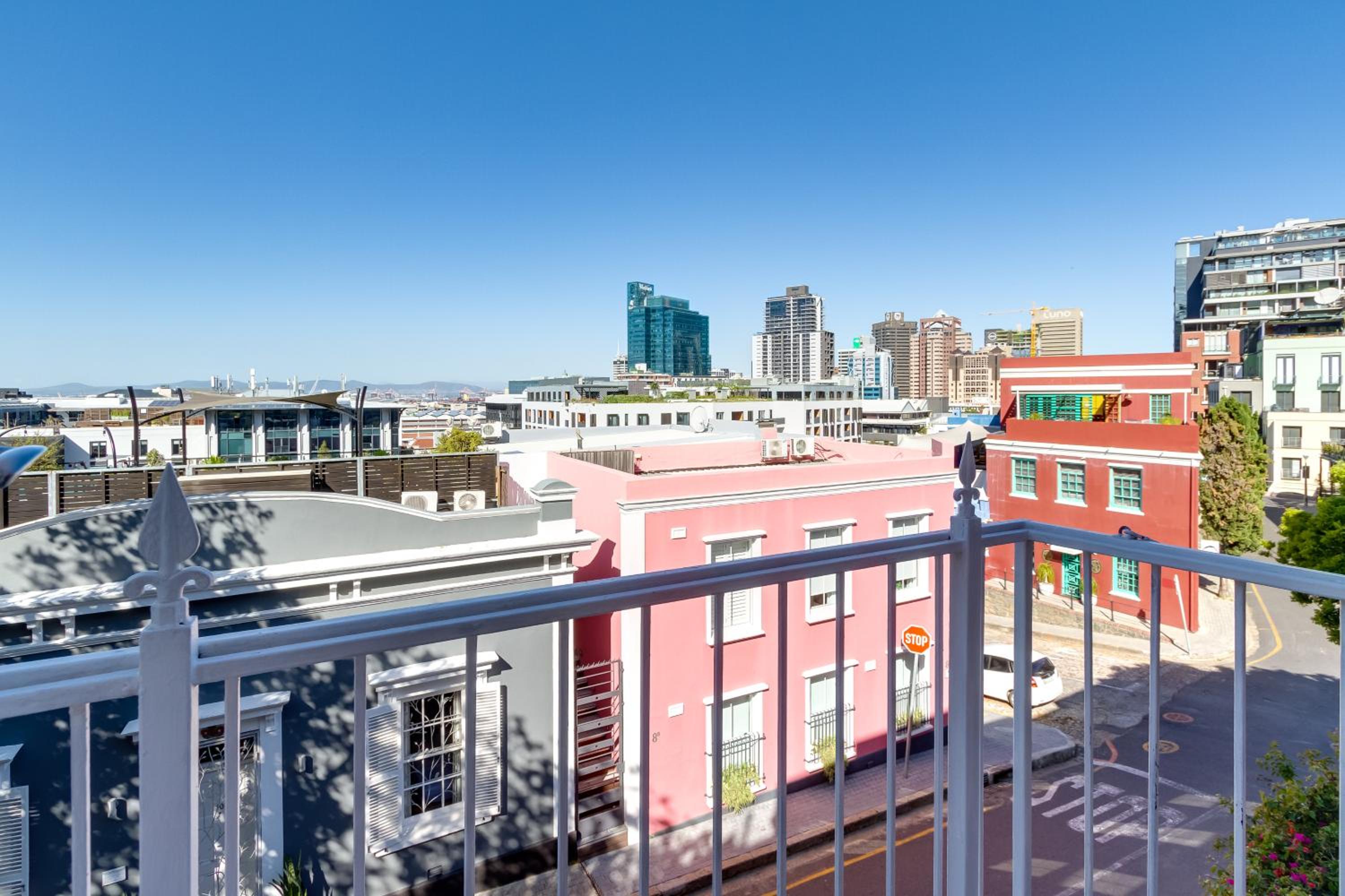 Two-Bedroom Apartment with Juliet balcony and city views (15 Loader Street) - Photo 15