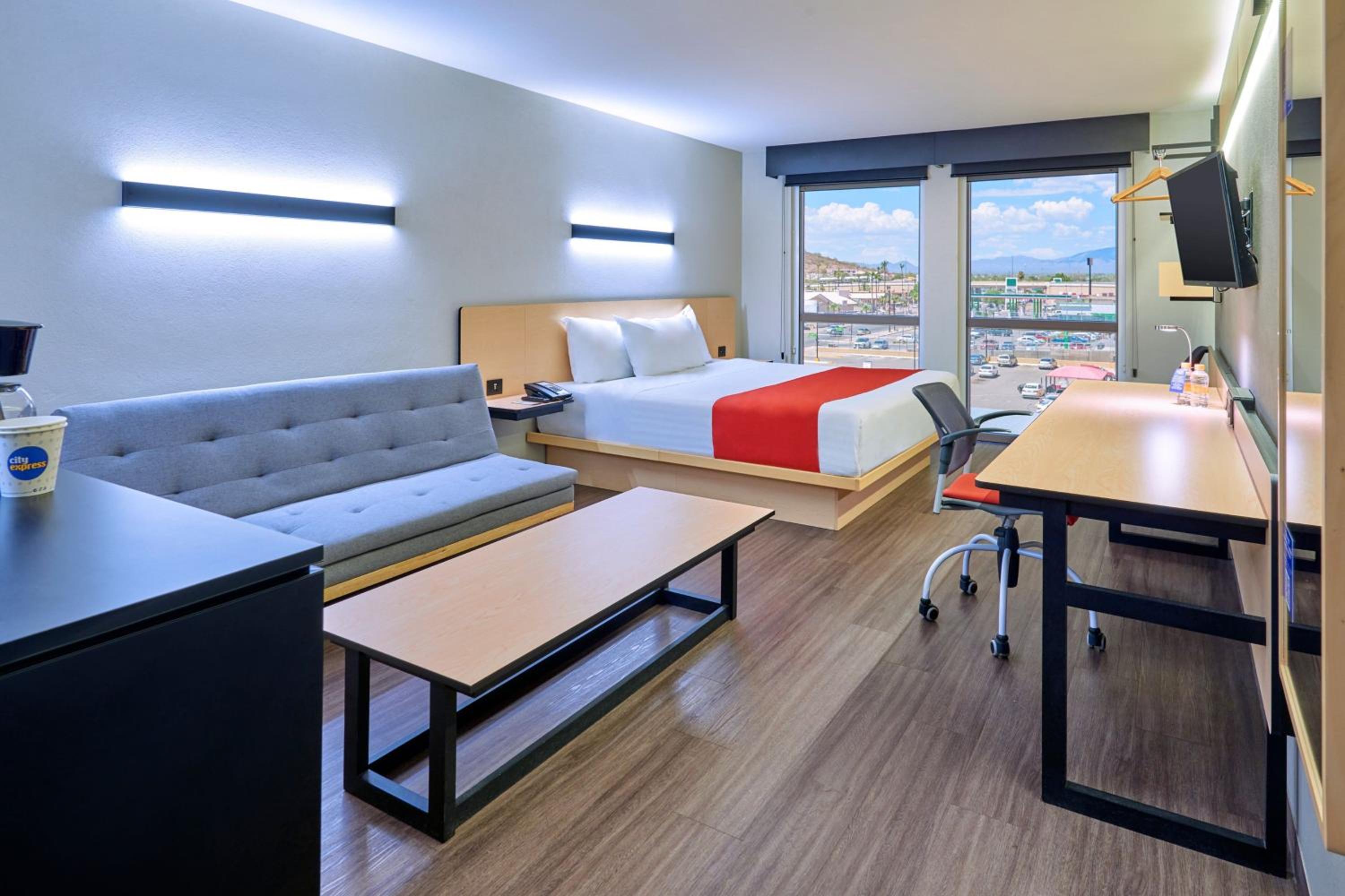 Superior Queen Room with Sofa Bed photo 3