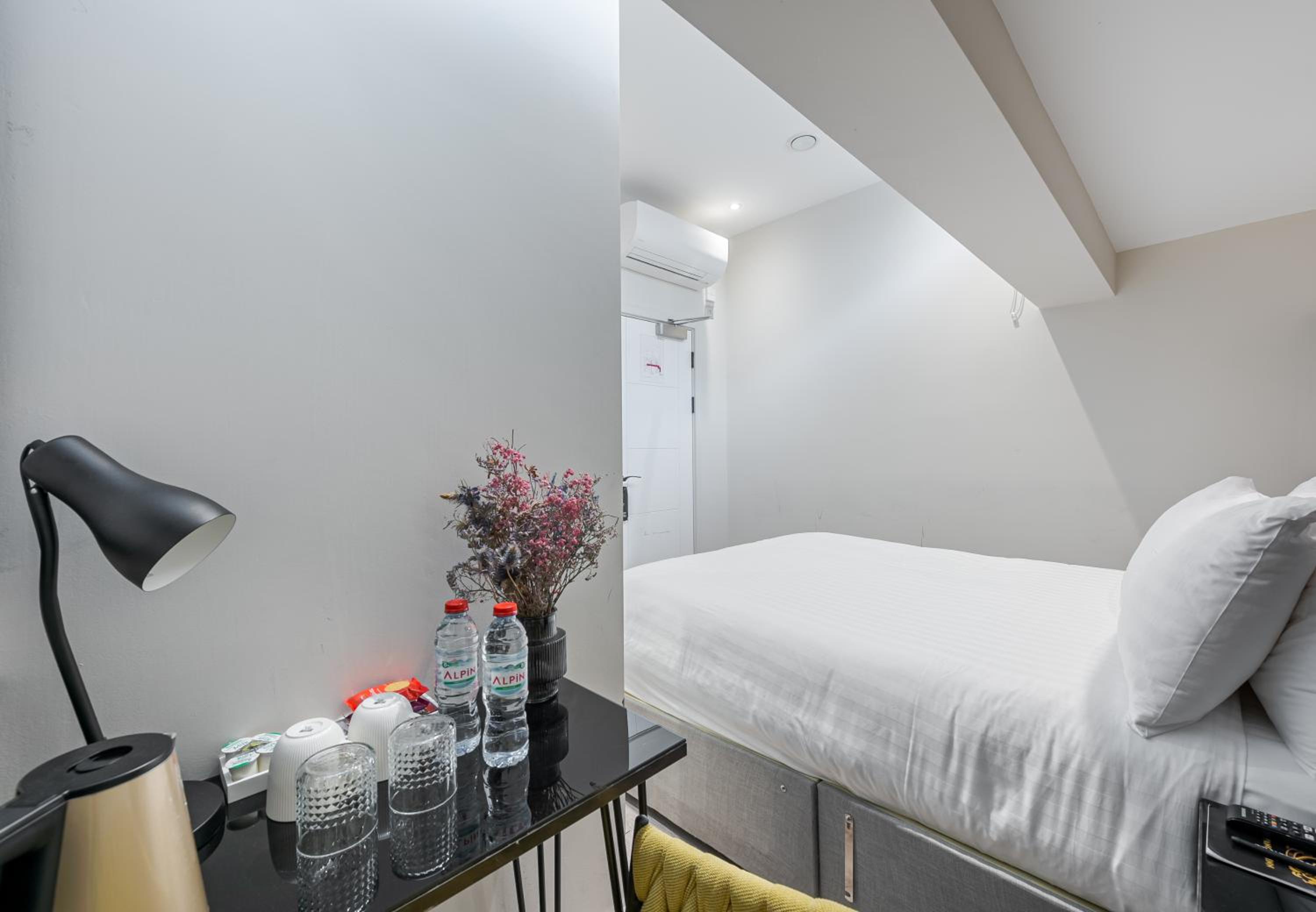 Standard Double Room photo 3