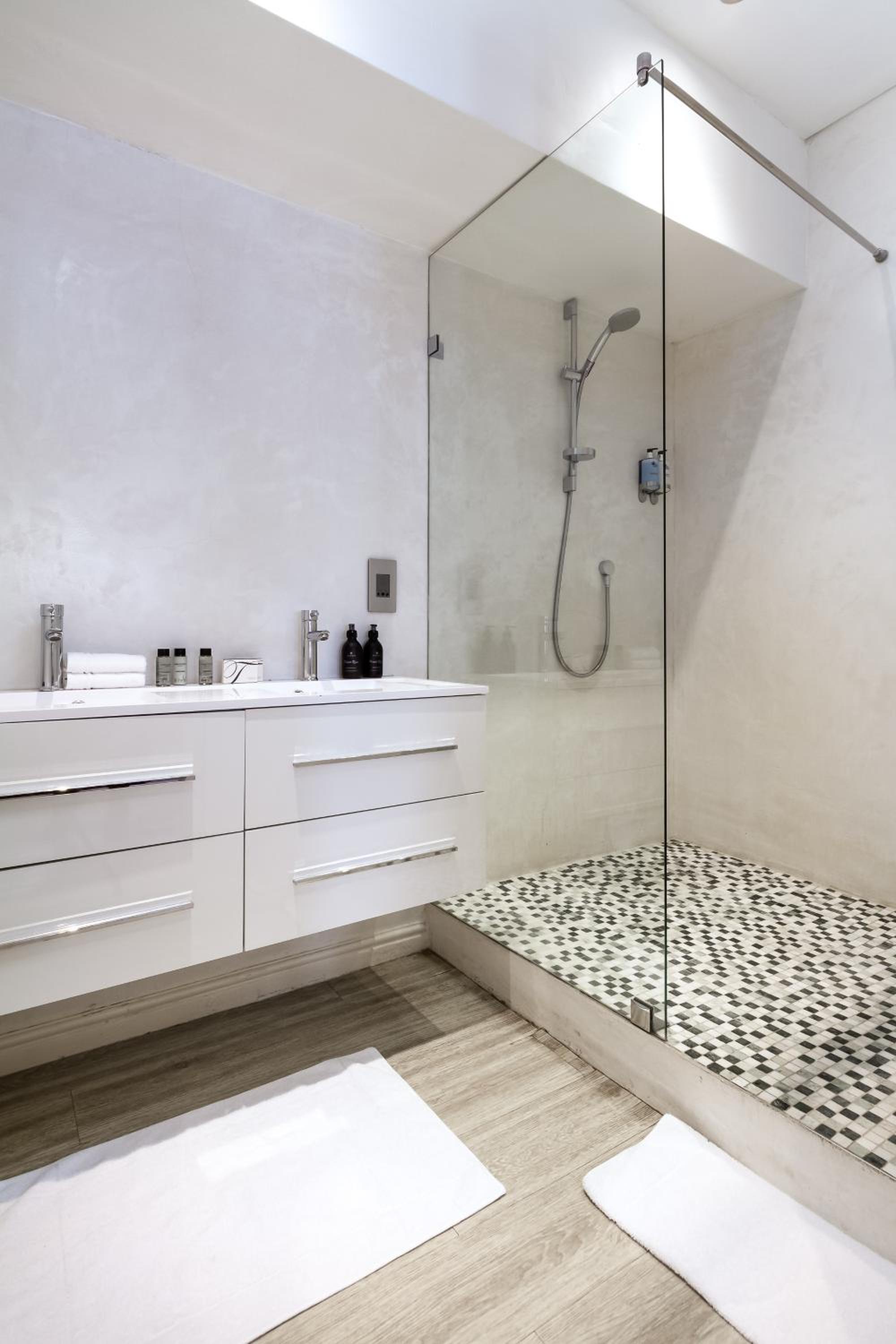 Double or Twin Room with seperate entrance - Photo 7