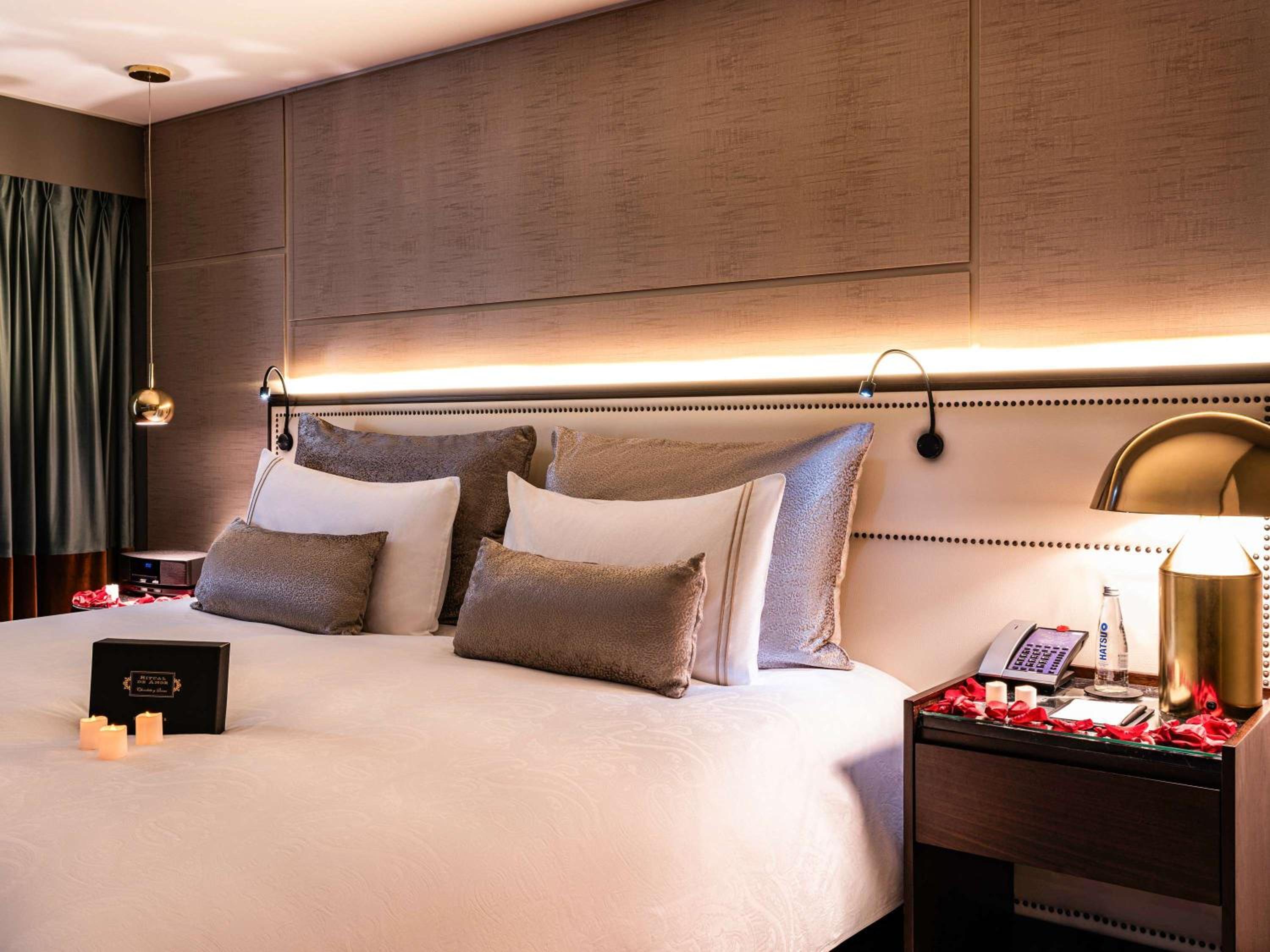 Junior Suite with King Bed and Sofa Bed  photo 3