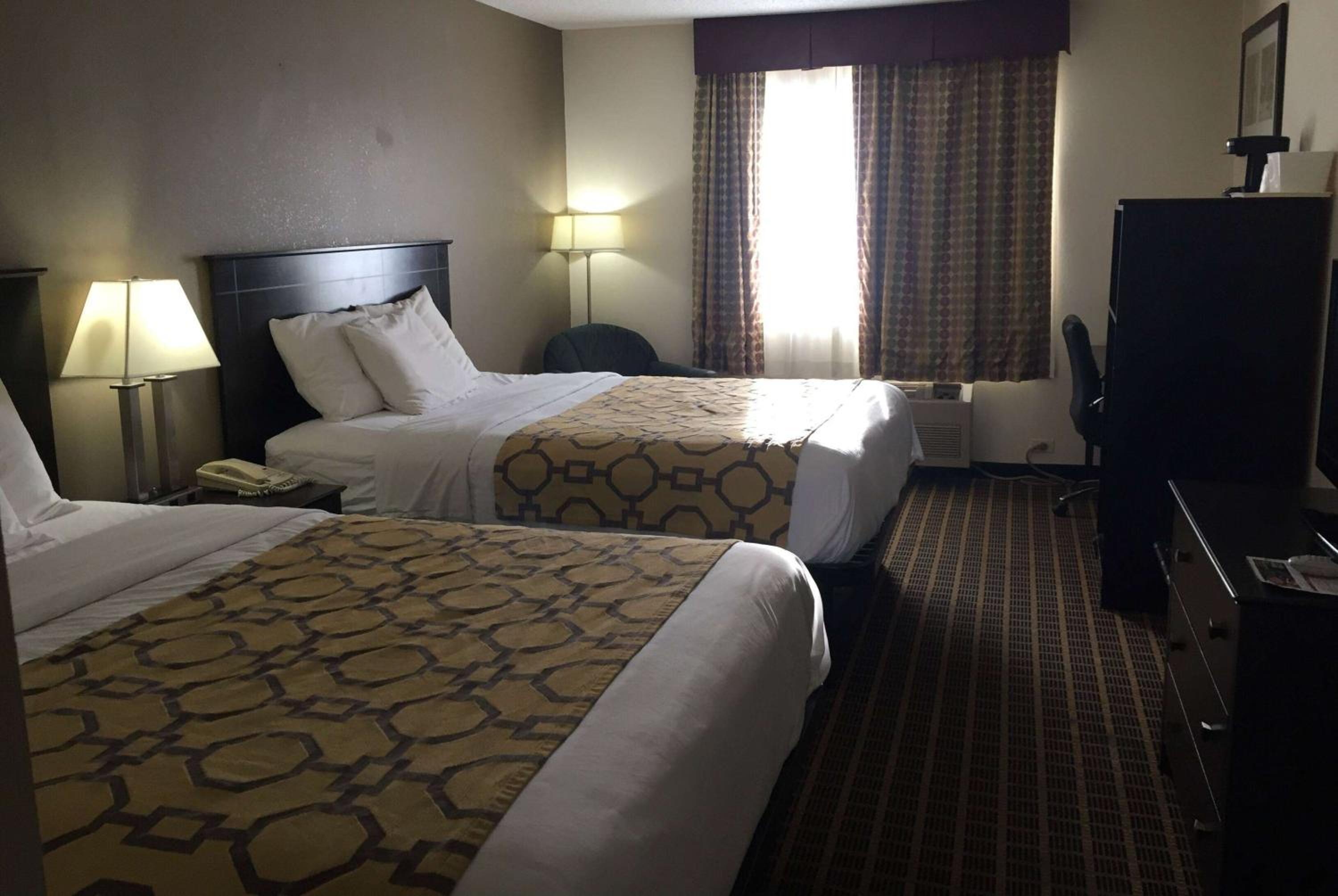 Queen Room with Two Queen Beds - Non-Smoking - Photo 1