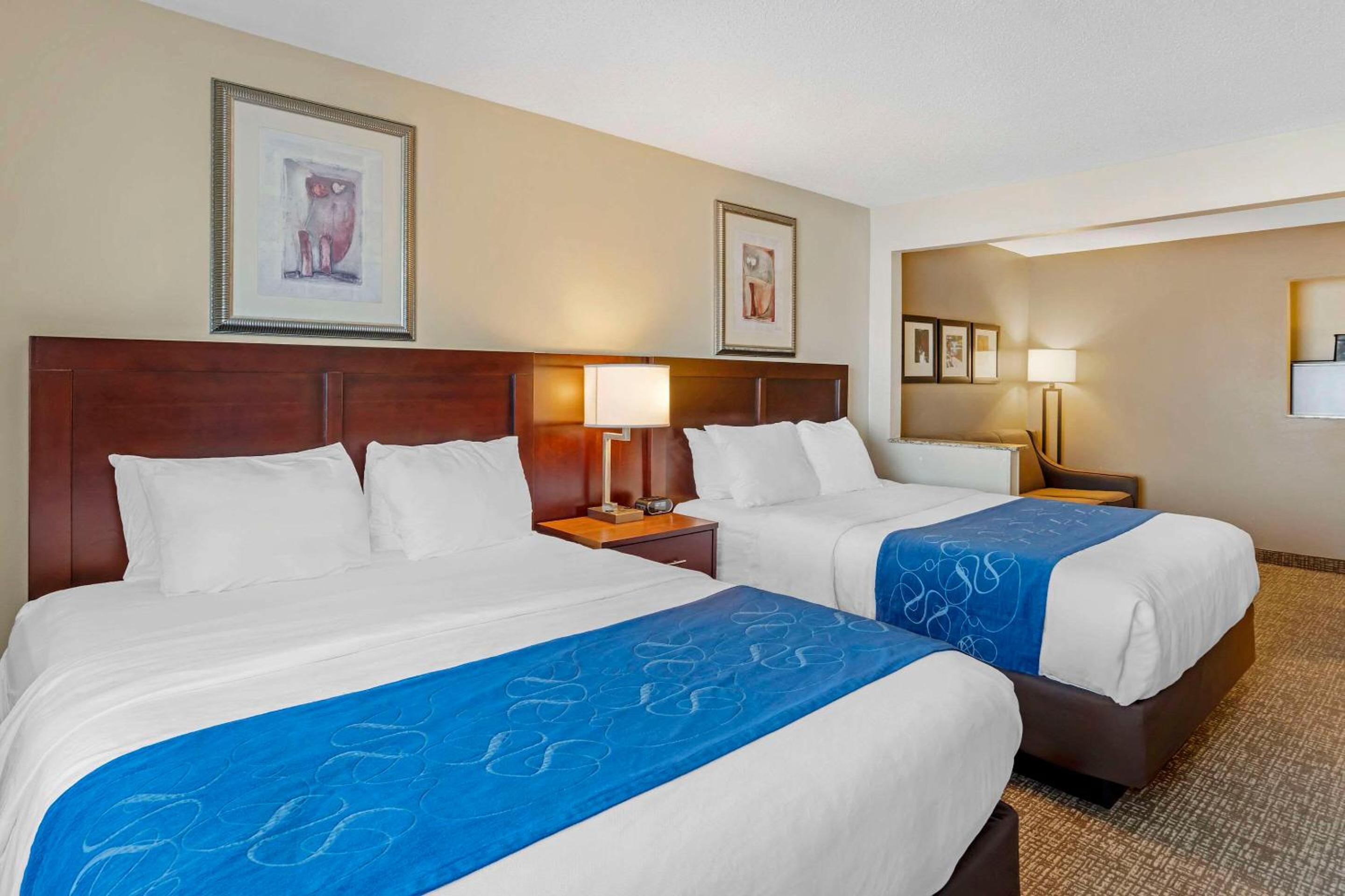 Queen Suite with Two Queen Beds - Non-Smoking - Photo 1