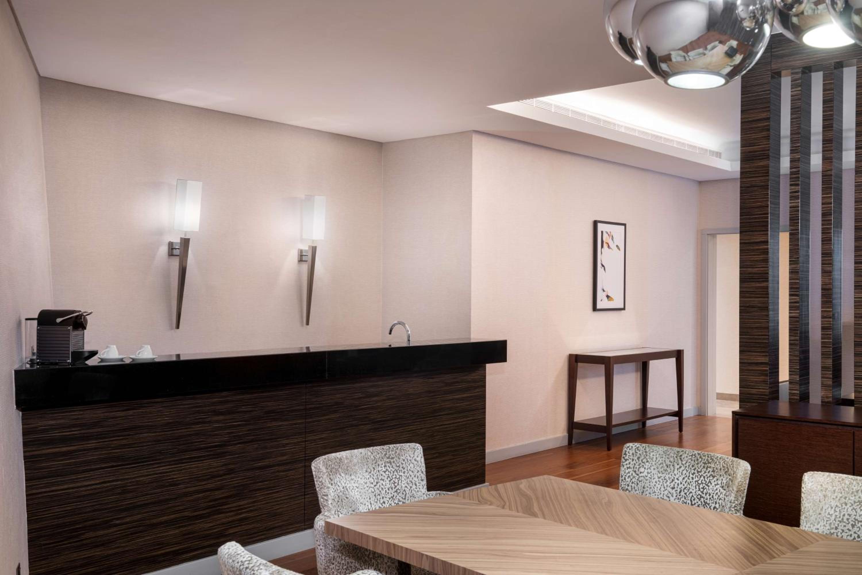 Executive One-Bedroom King Suite