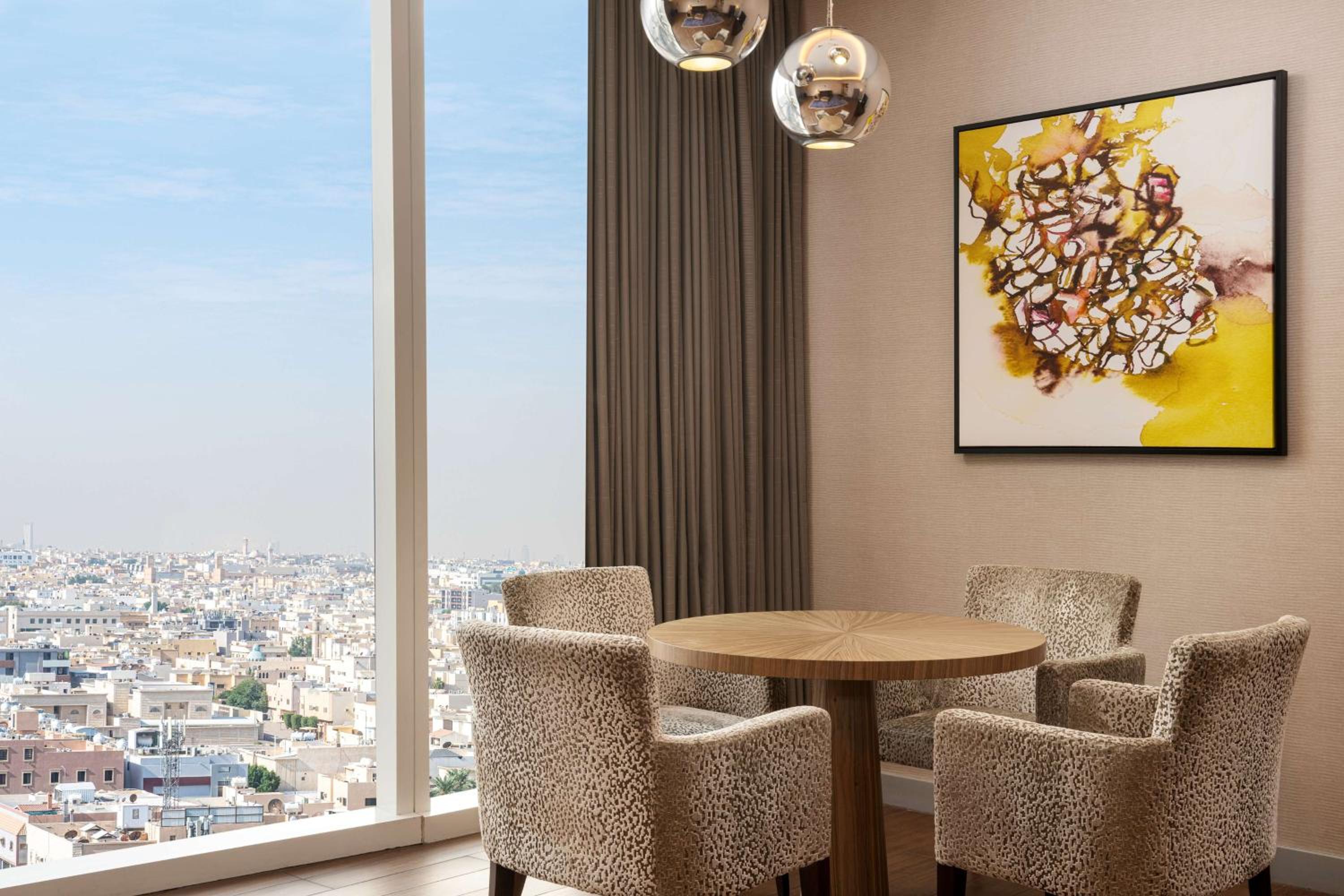 One-Bedroom King Suite - Lounge Access