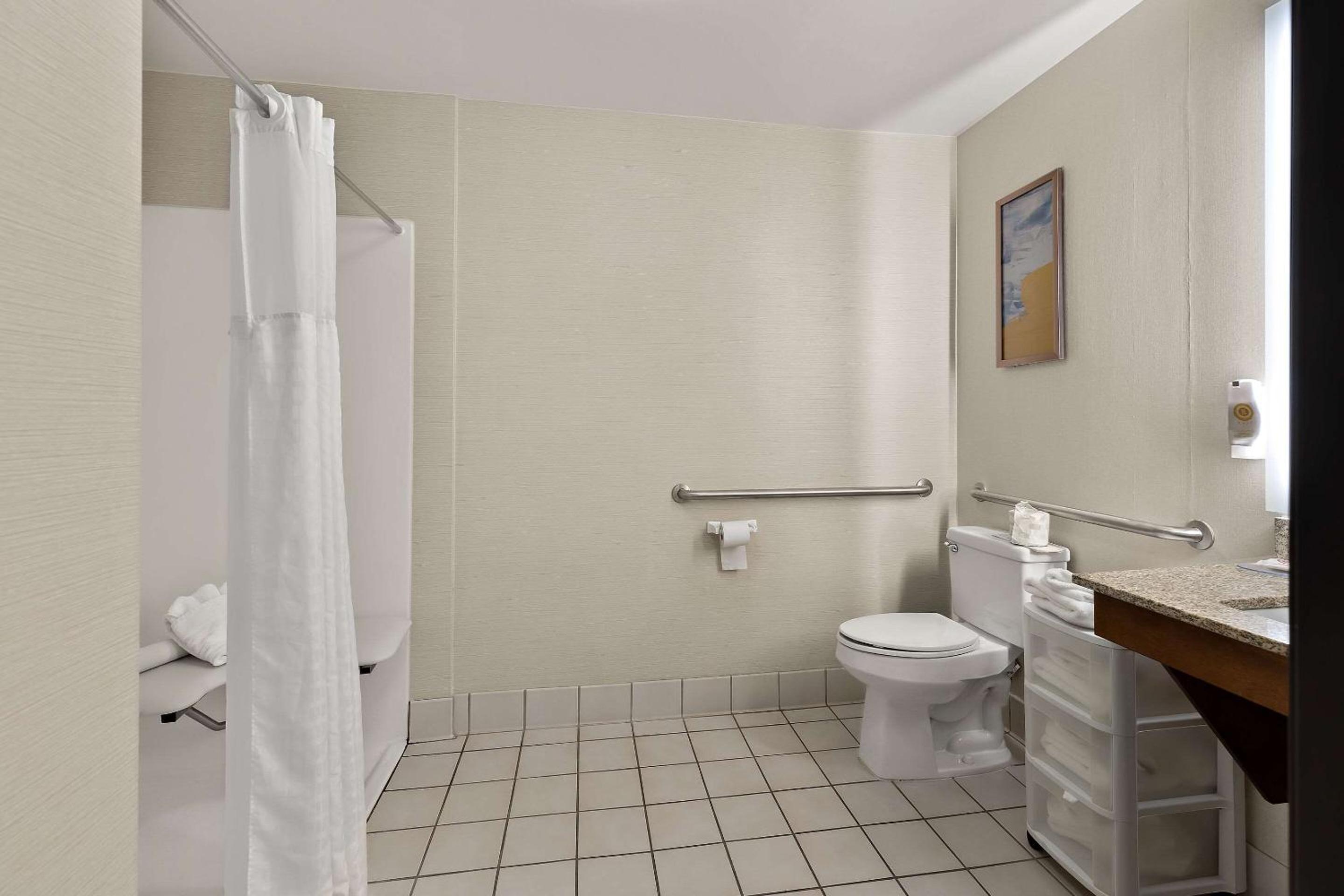 Queen Room with Two Queen Beds - Accessible/Non-Smoking  - Photo 3