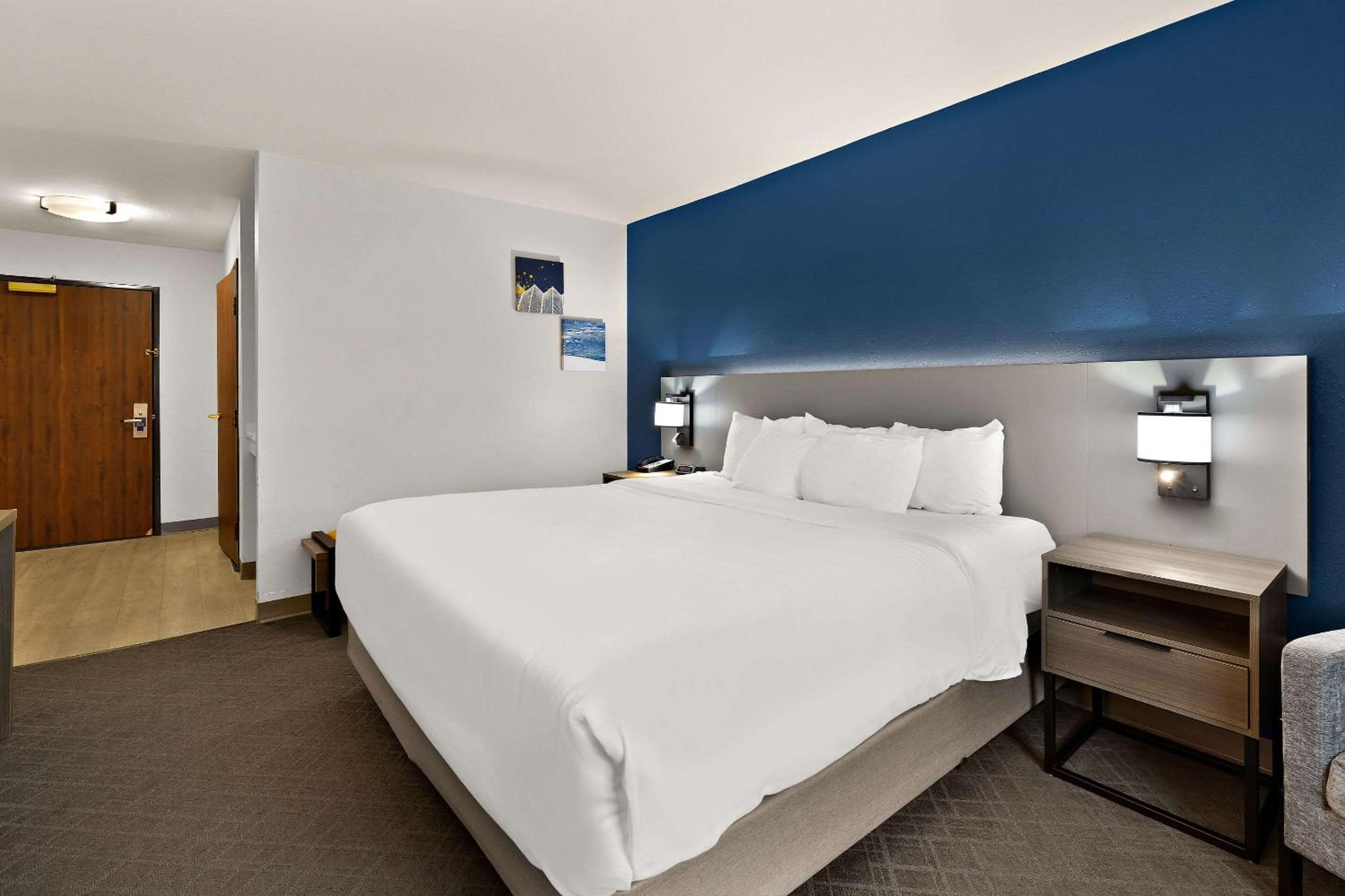 King Room - Accessible/Non-Smoking - Photo 4