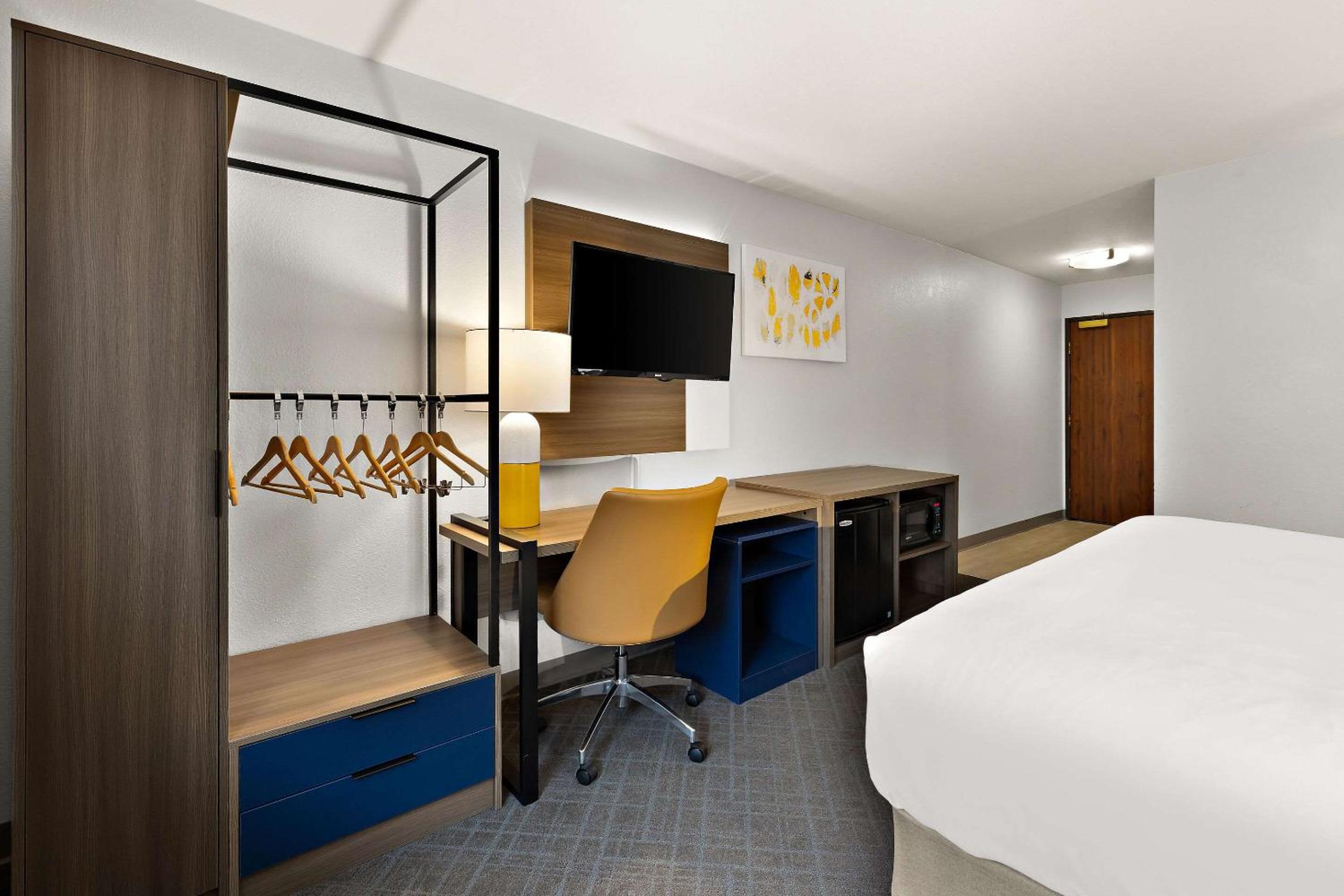 King Room - Accessible/Non-Smoking - Photo 5
