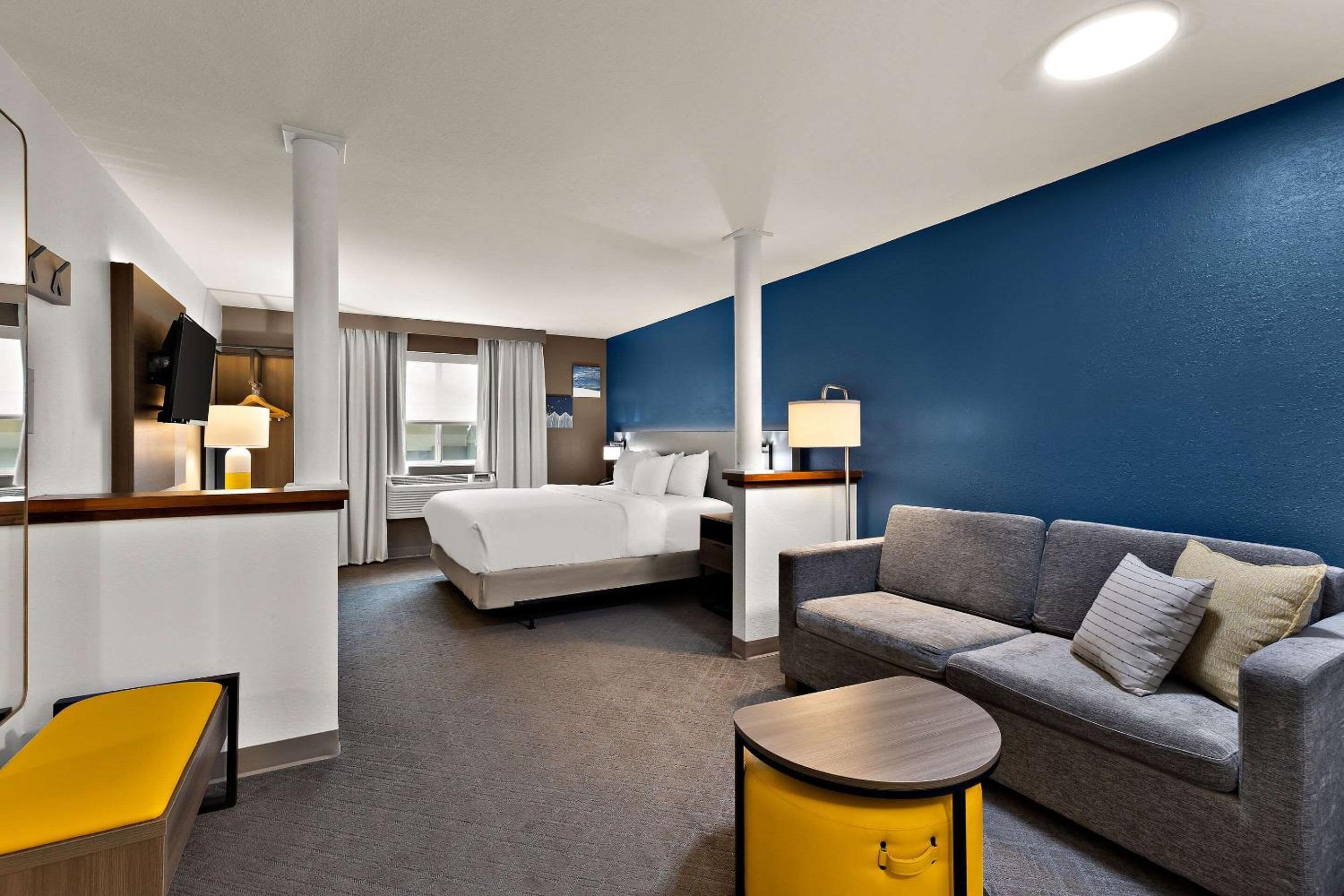 Superior King Suite with Refrigerator - Non Smoking - Photo 2