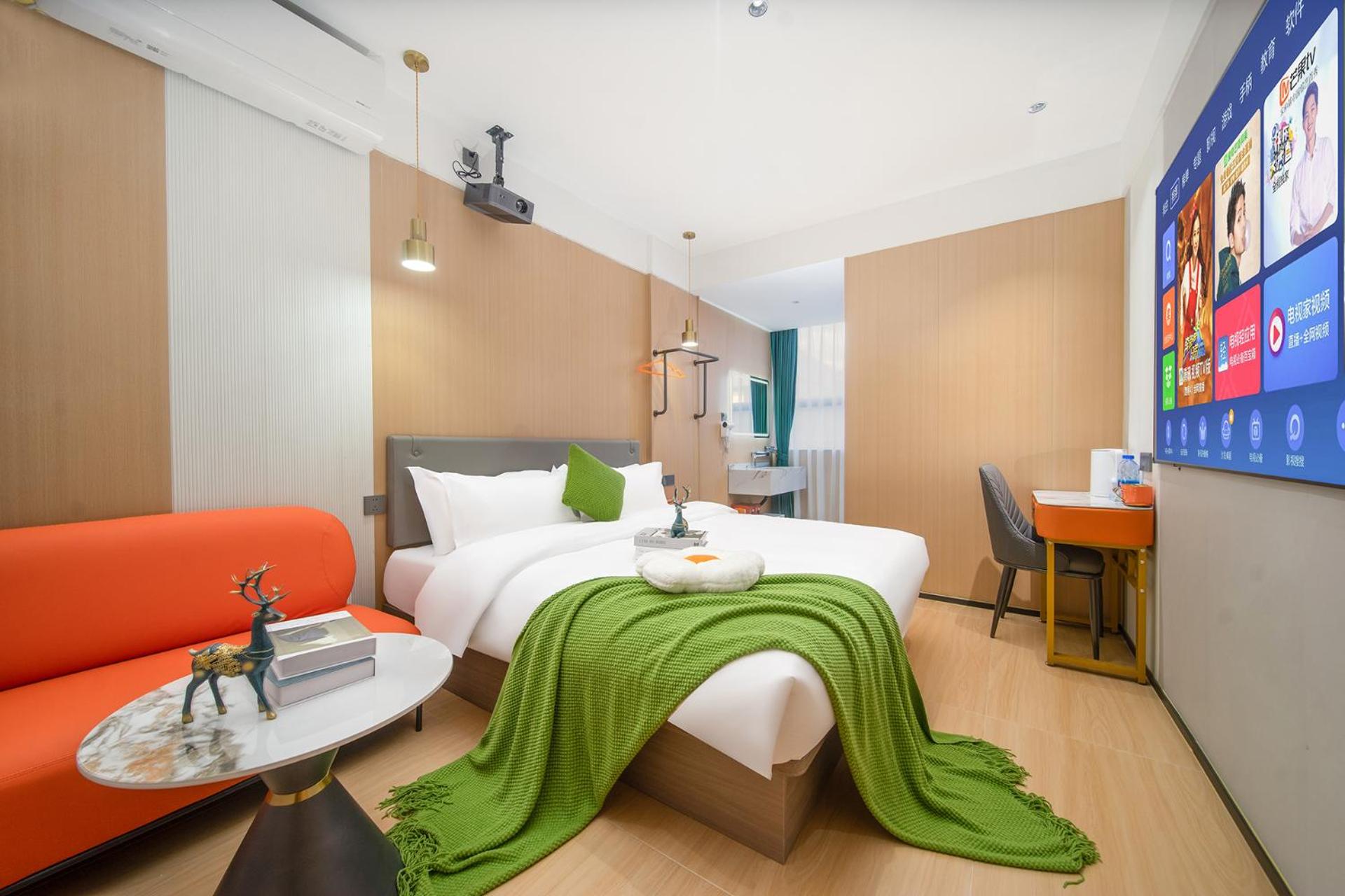 Deluxe Queen Room