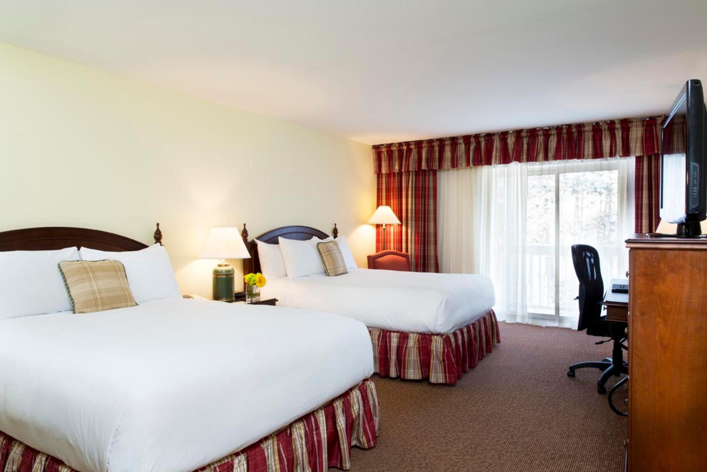 Queen Room with Two Queen Beds with Resort View- Pavilion photo 1