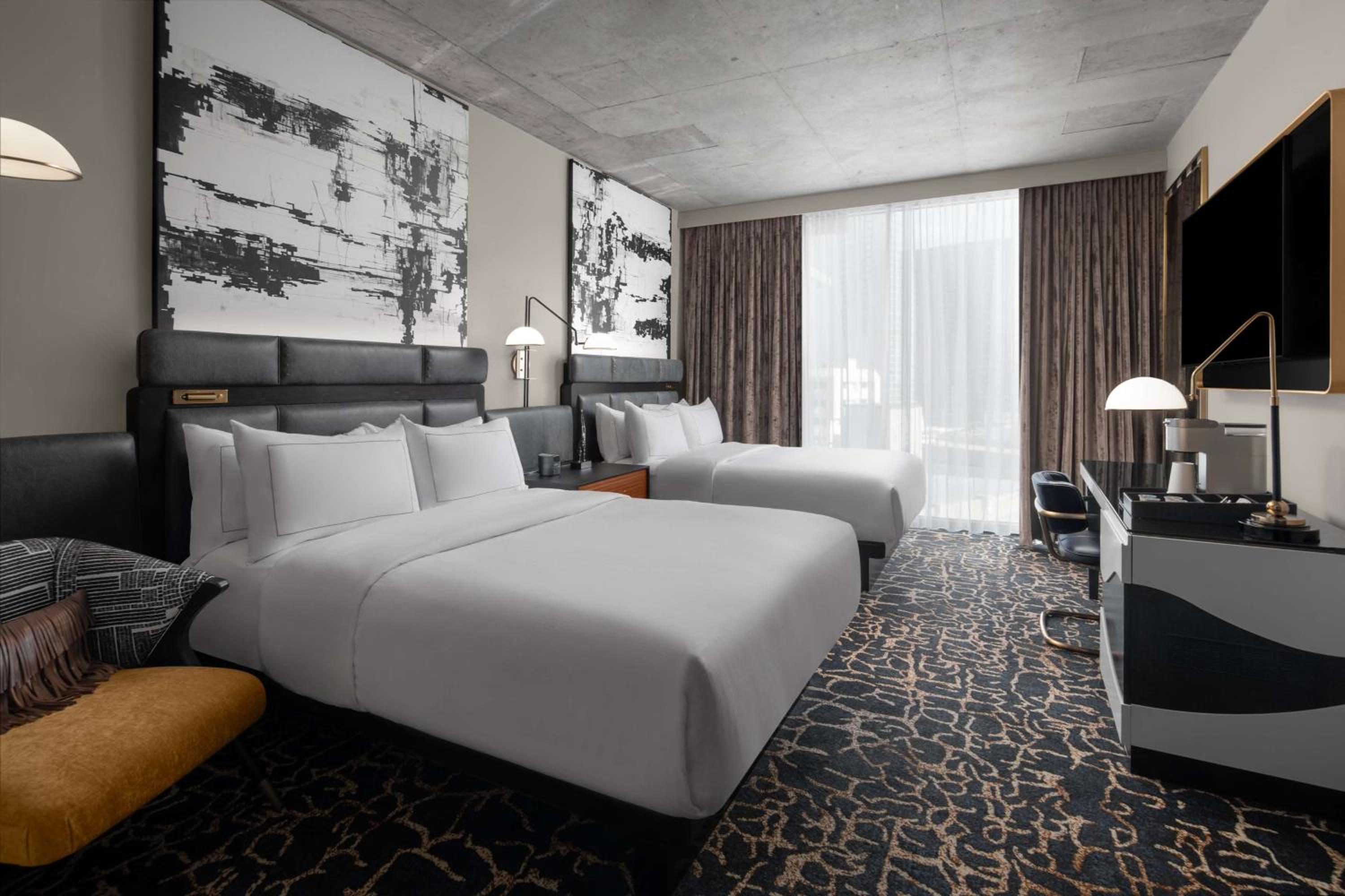 Queen Room with Two Queen Beds and Roll-In Shower - Mobility Accessible/City View - Photo 5