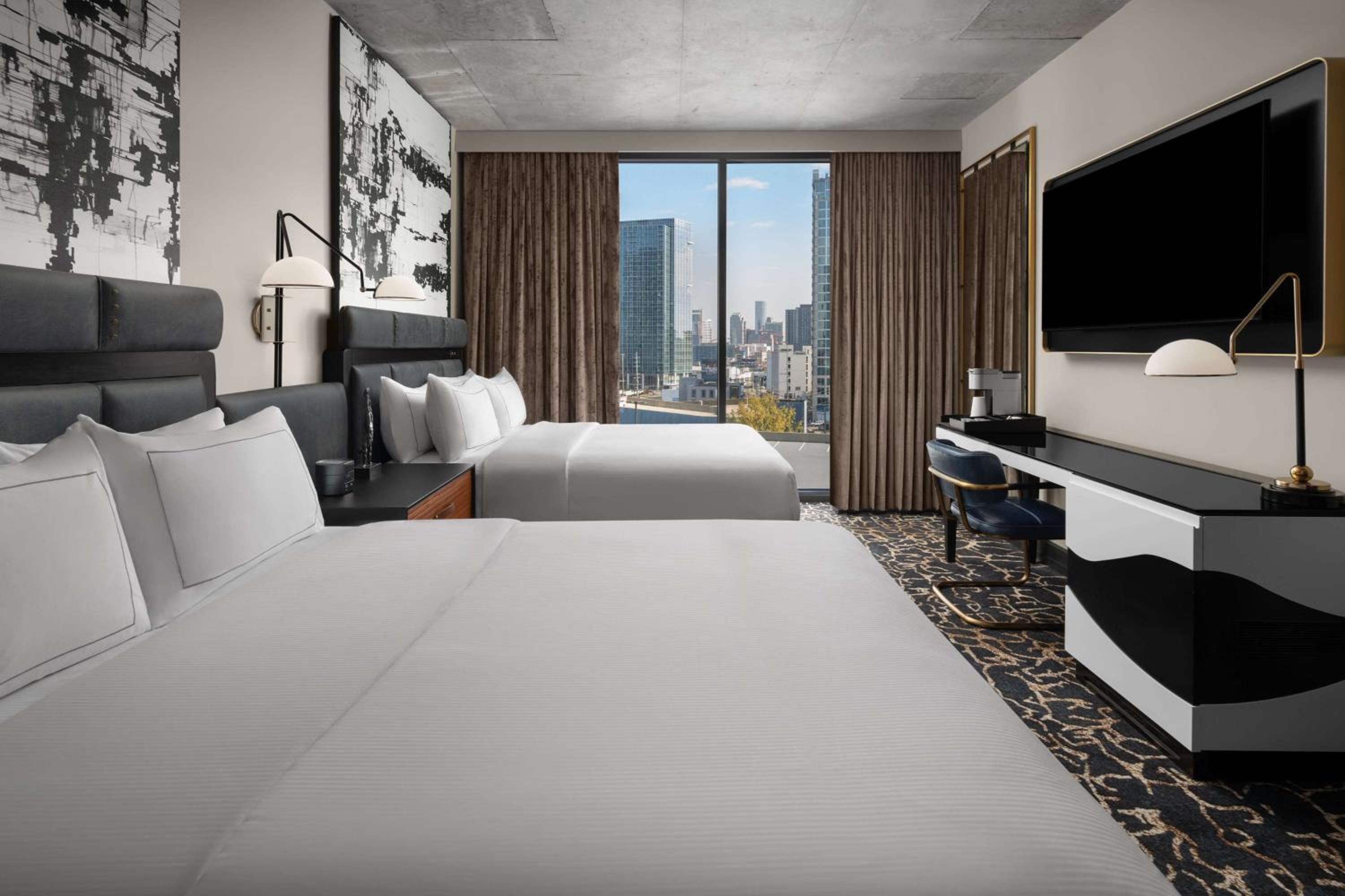Queen Room with Two Queen Beds and Roll-In Shower - Mobility Accessible/City View - Photo 6