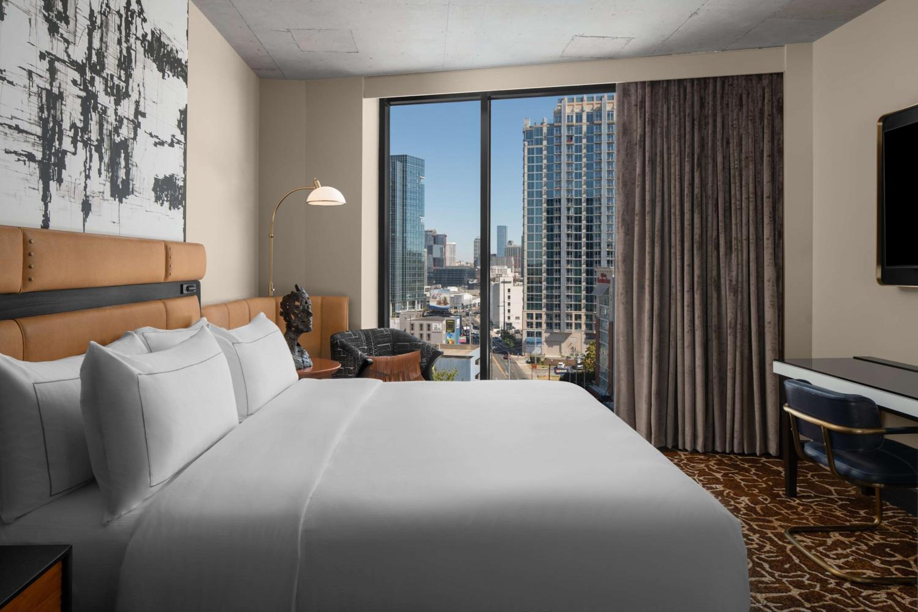 King Room with City View - Photo 4