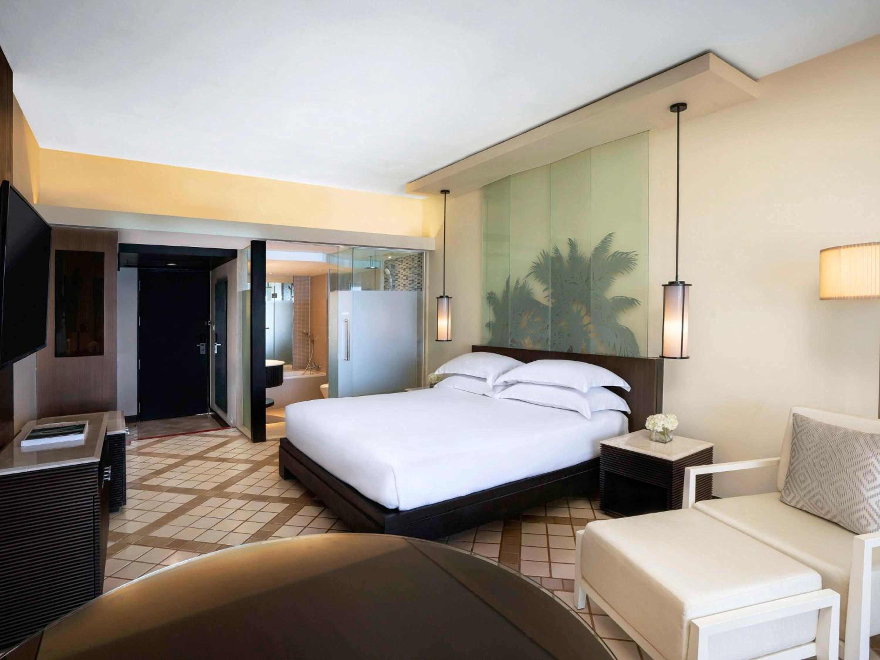 Deluxe King Room with Sea View - Photo 1