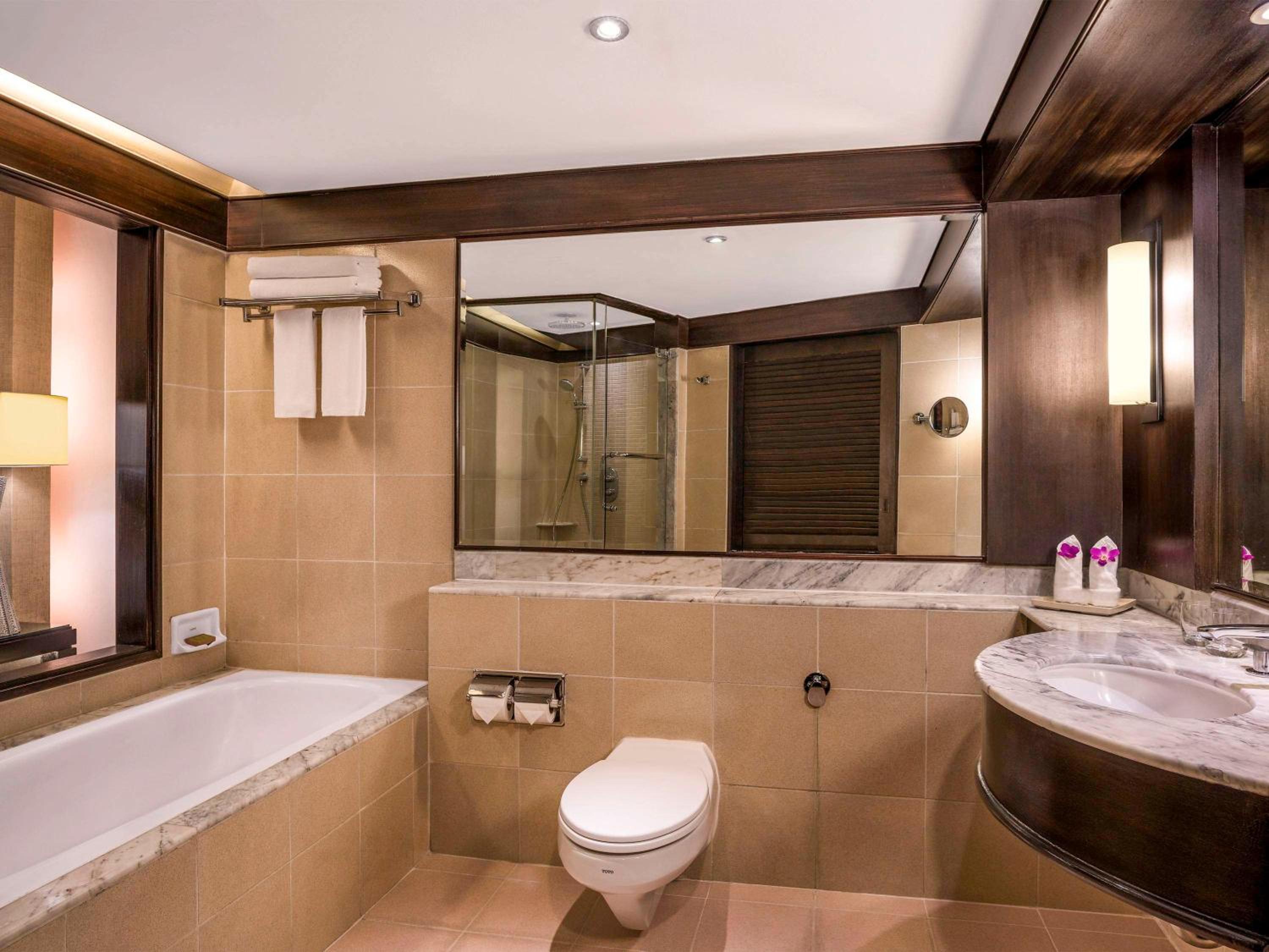 Junior King Suite with Garden View - Photo 5