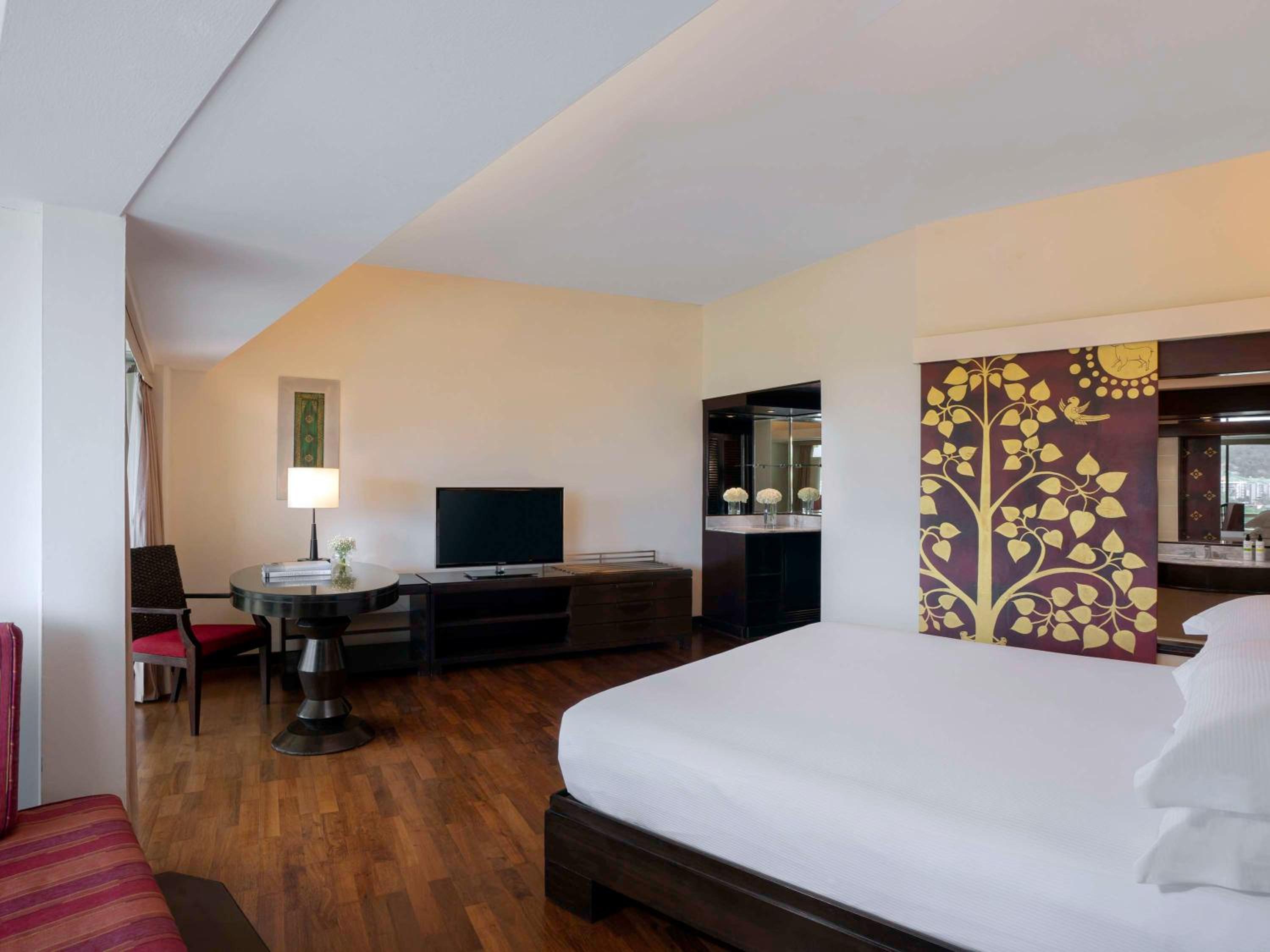 Junior King Suite with Sea View - Photo 1