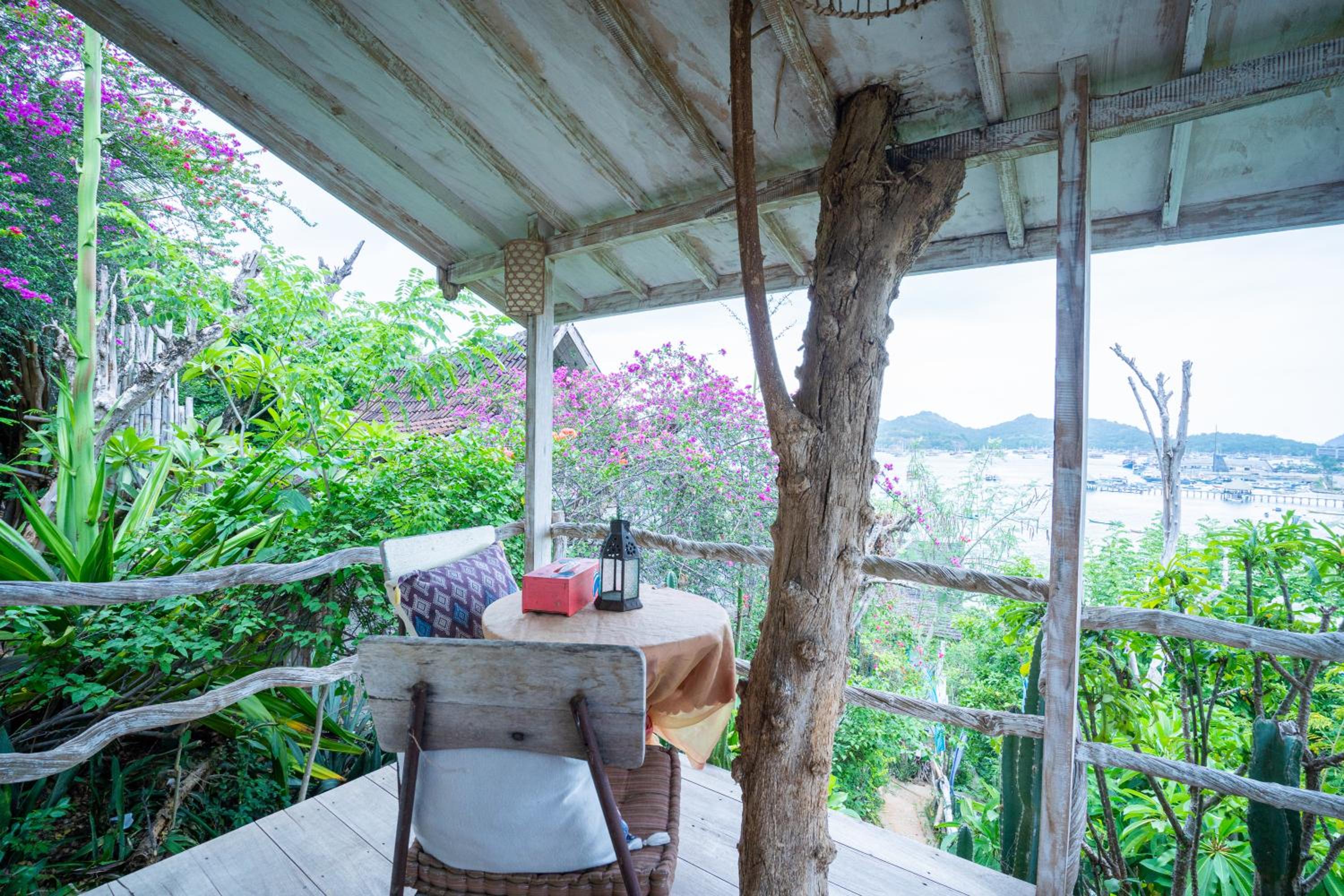 Tree House Room with Sea View Balcony photo 2
