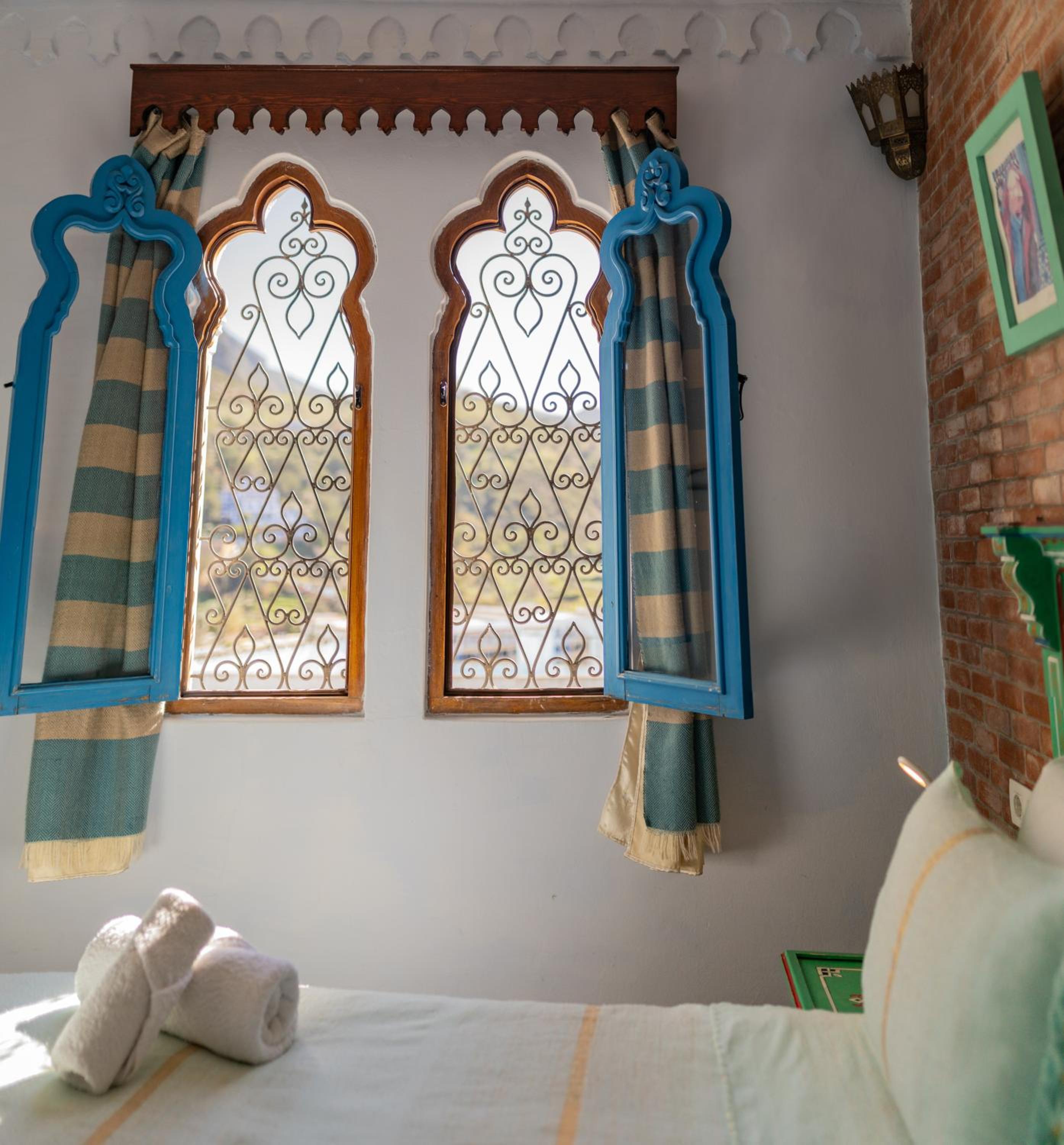 Budget Double Room - Photo 11
