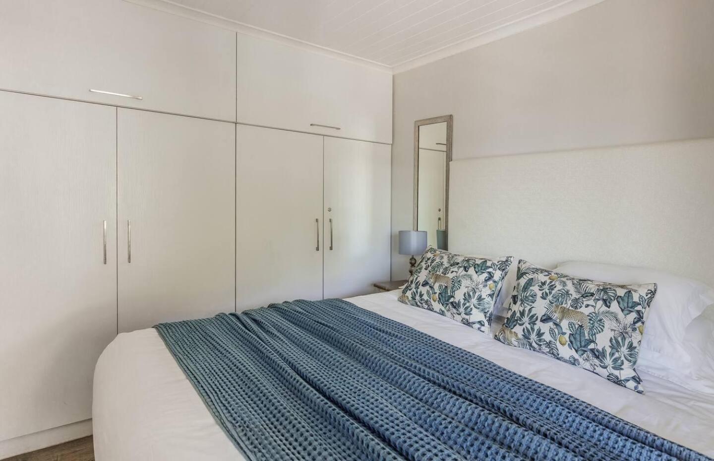 Three-Bedroom Apartment - Photo 6