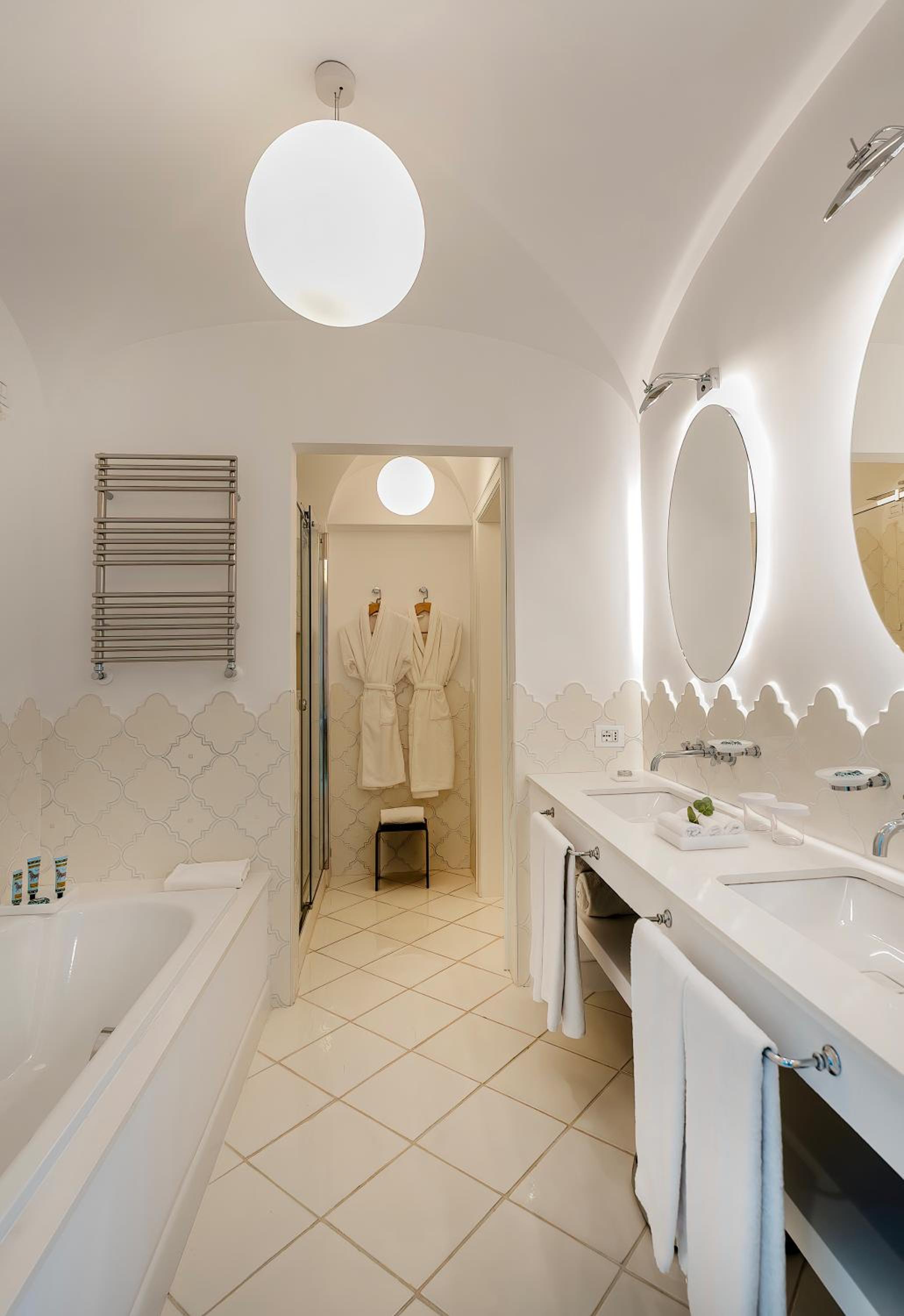 Luxury Suite - Photo 4