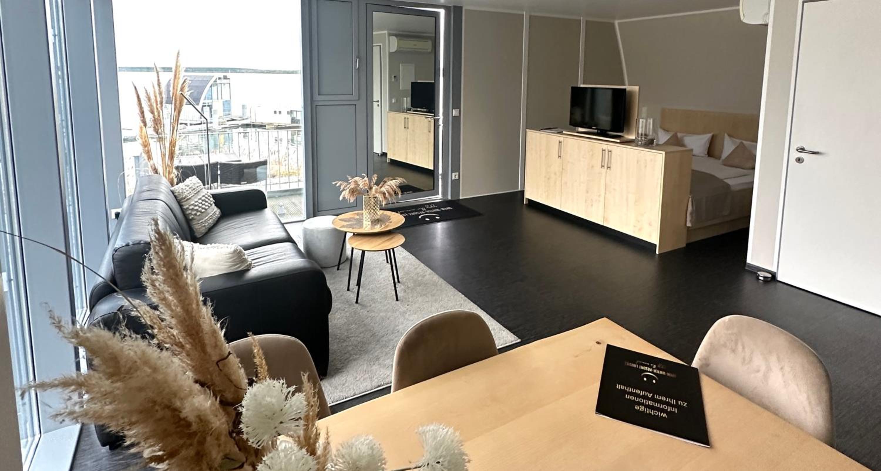 Apartment with Lake View photo 3