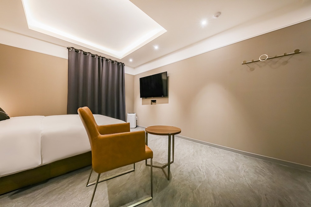 Standard Double Room - Photo 3