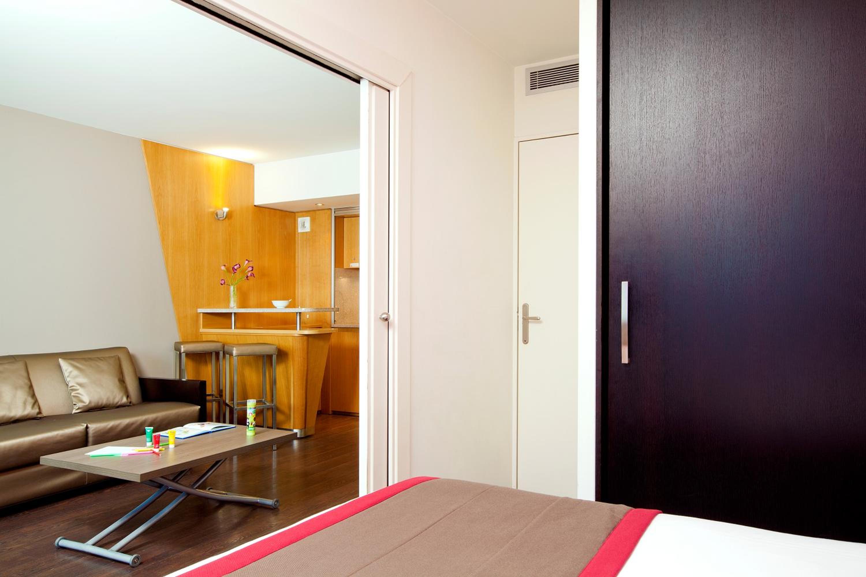 Family One-Bedroom Apartment (5 people) - Photo 3
