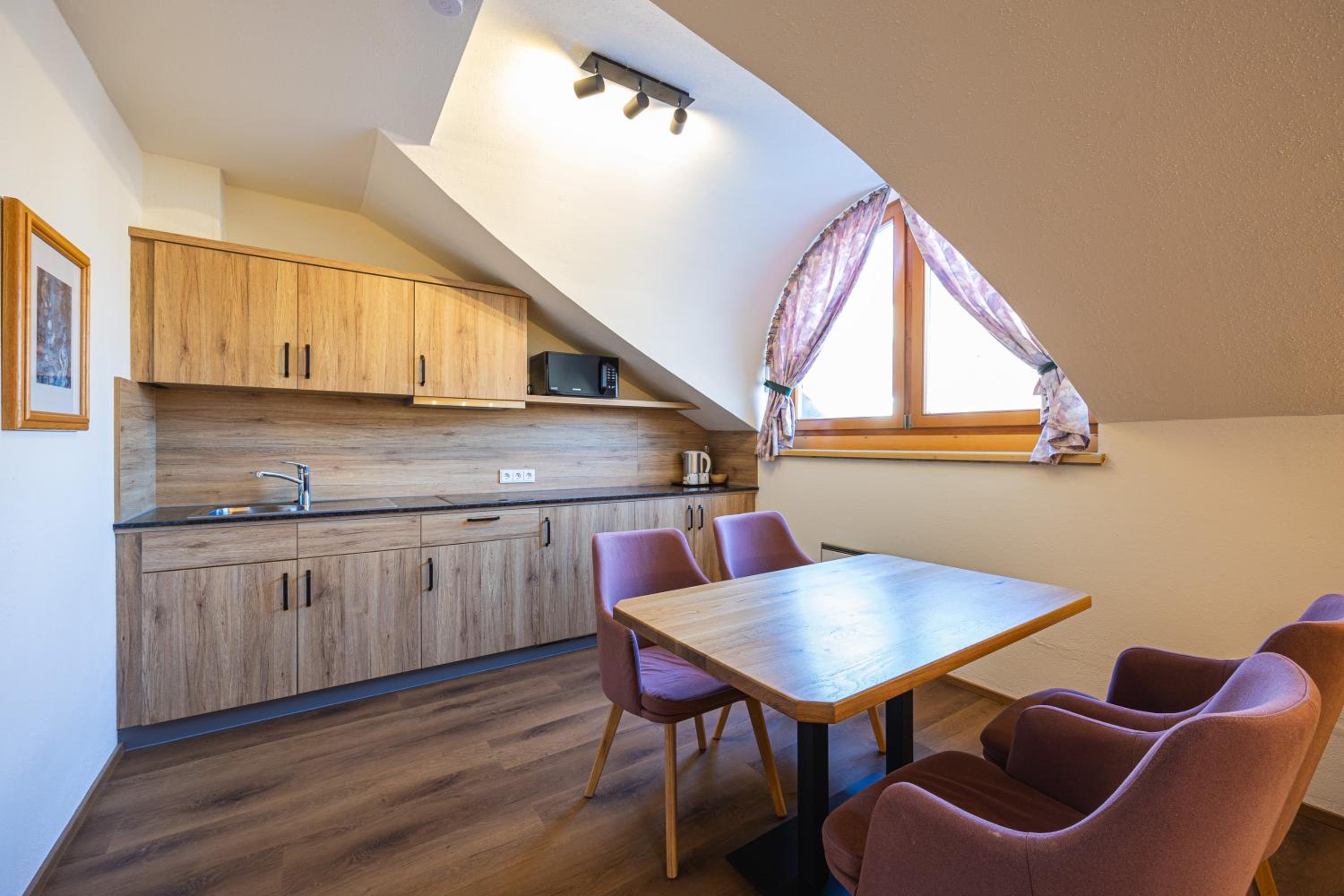 One-Bedroom Apartment - Photo 2