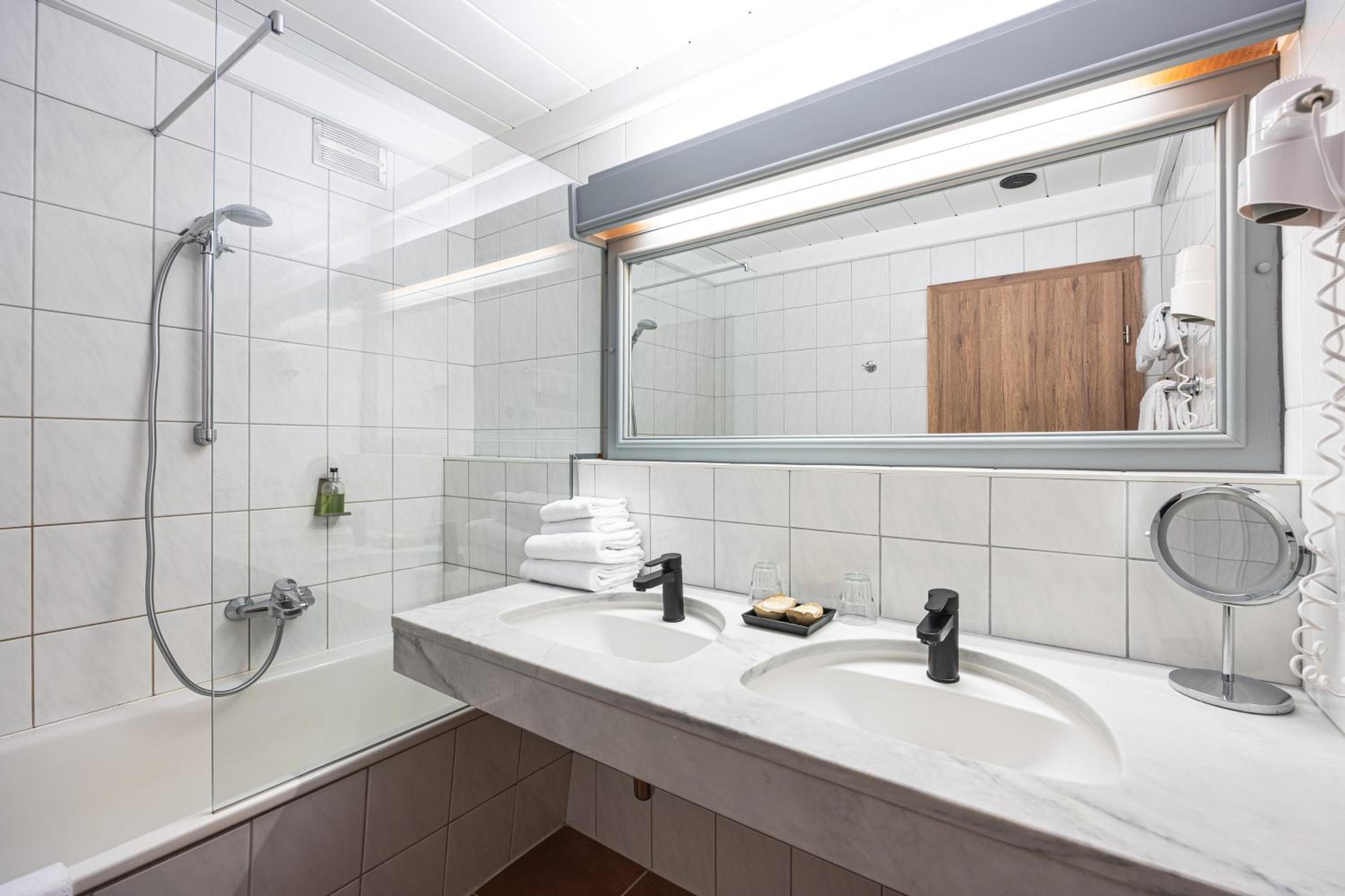 One-Bedroom Apartment - Photo 4
