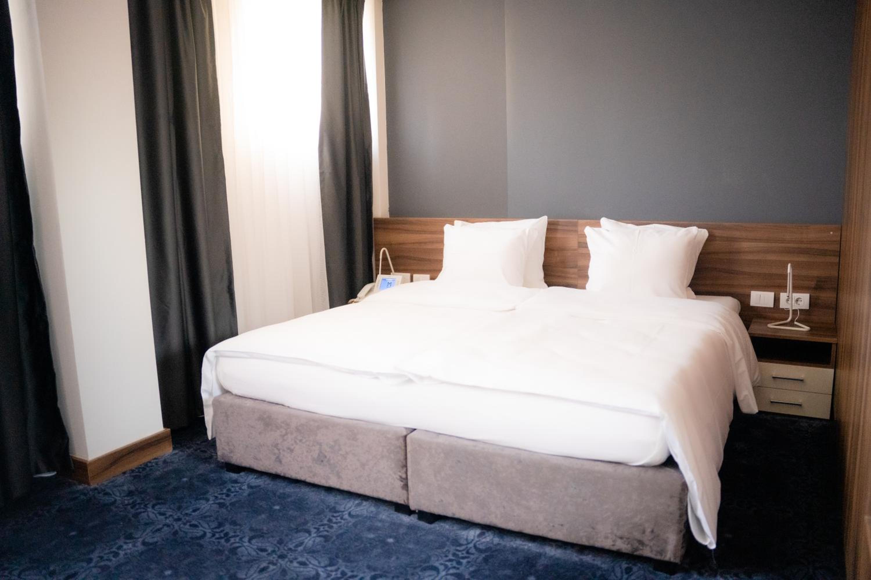 Standard Double Room - Photo 4