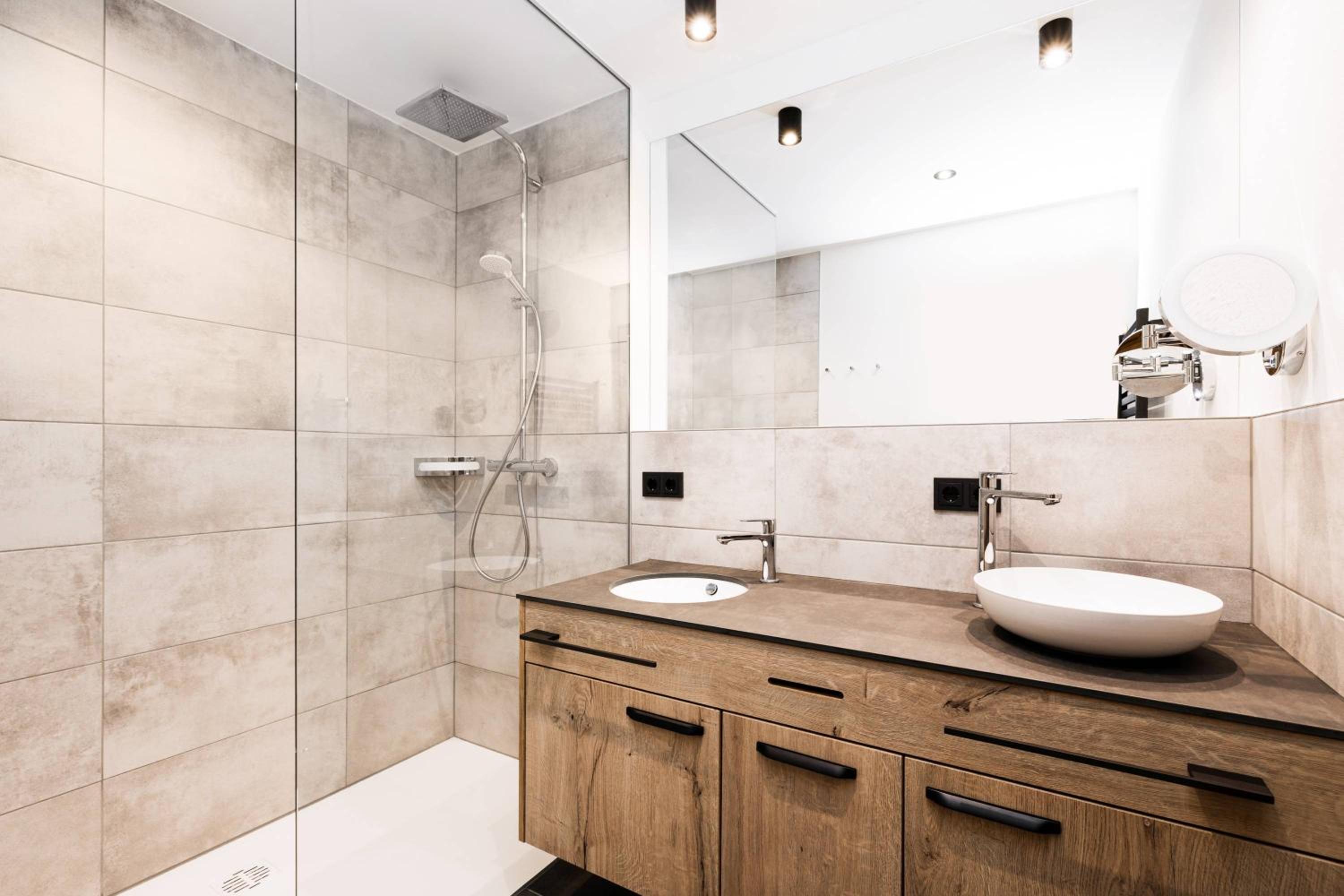 Three-Bedroom Apartment - Photo 10