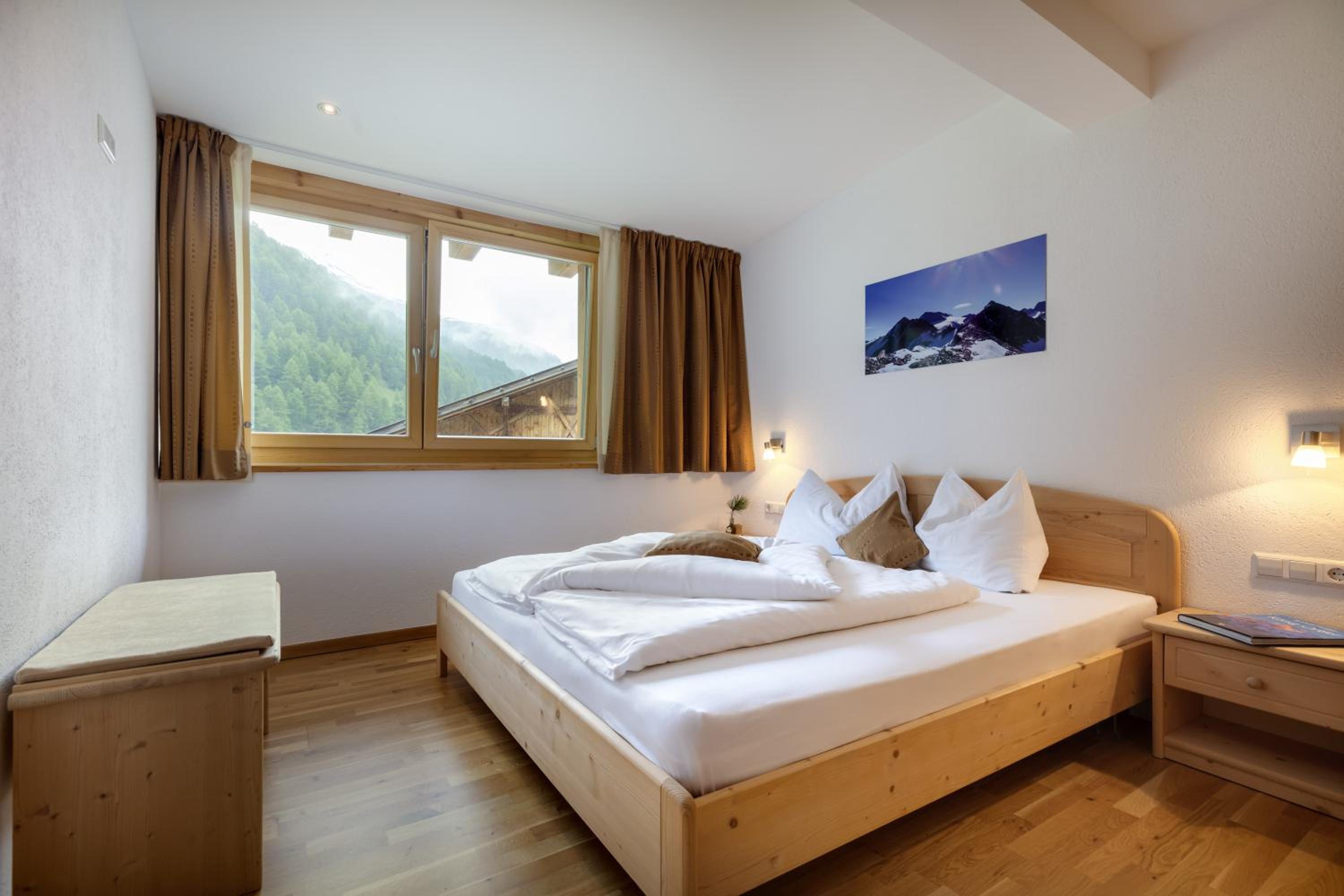 Two-Bedroom Deluxe Apartment with Garden View