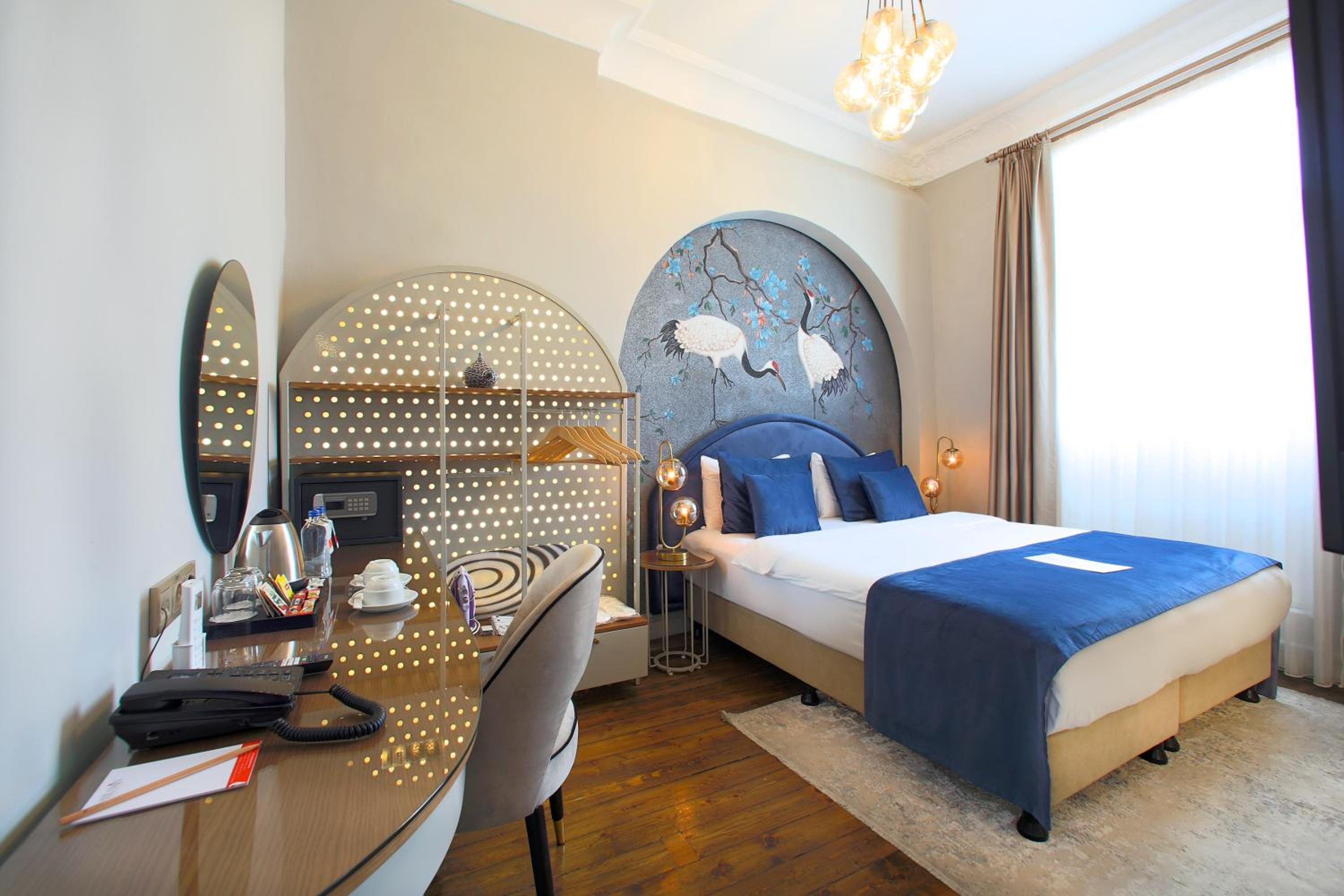 Luxury Room with Bathtub photo 2