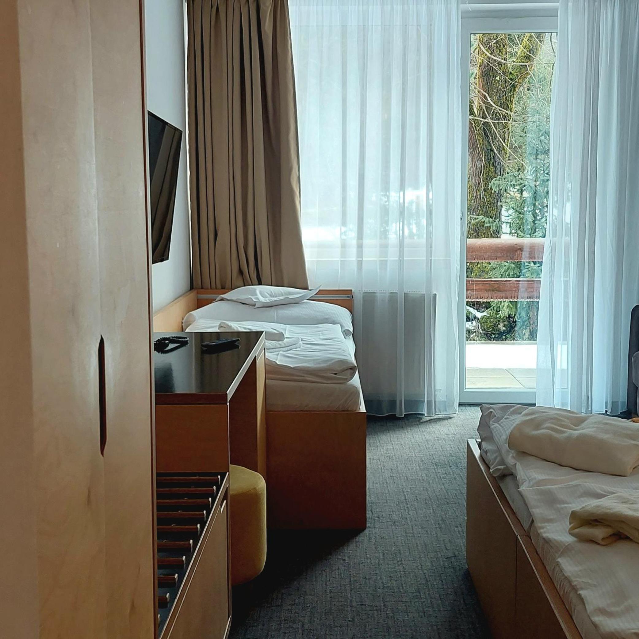 Family Room with Mountain View - Photo 5