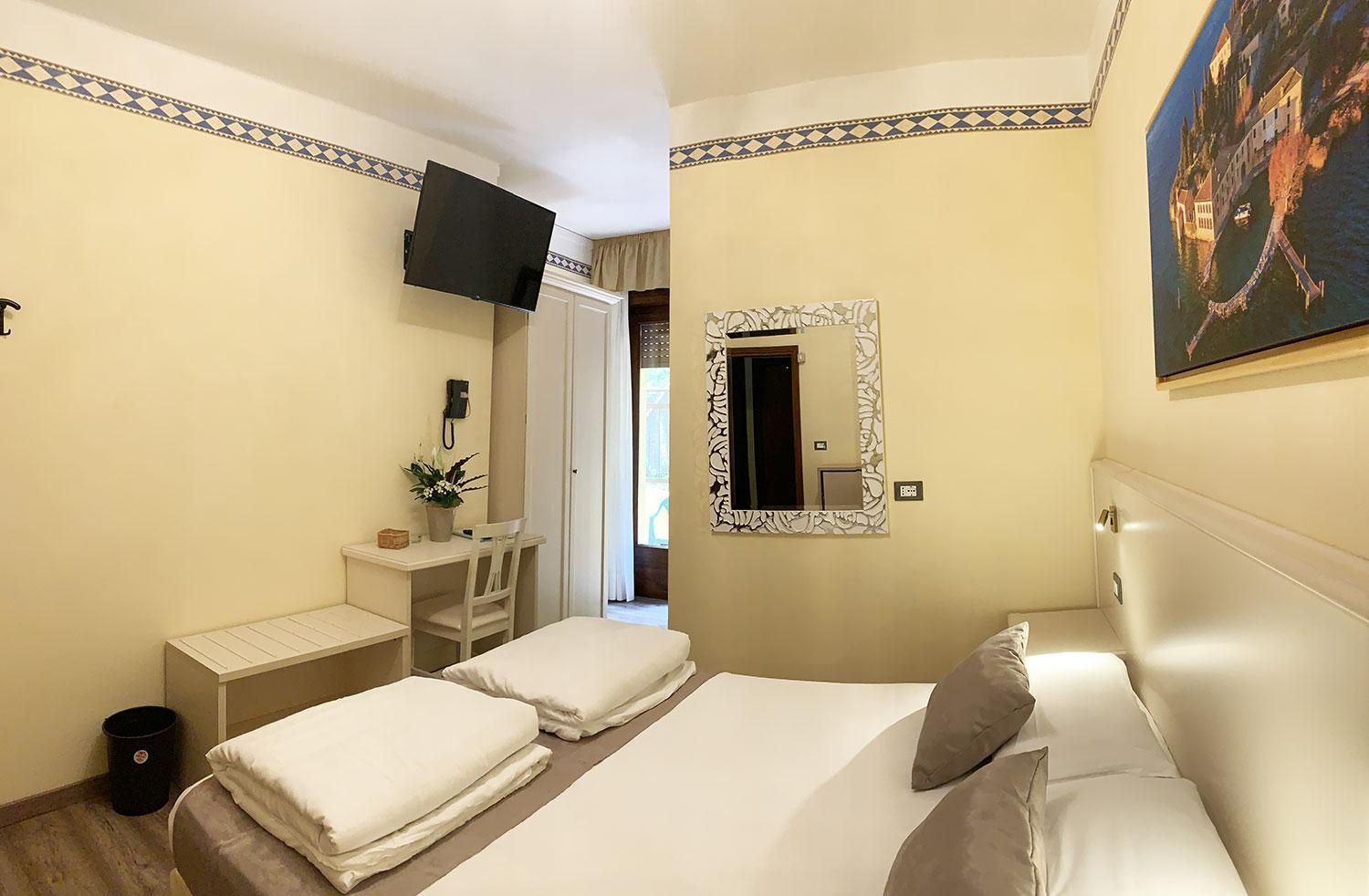 Double or Twin Room - Mountain Side - Photo 2