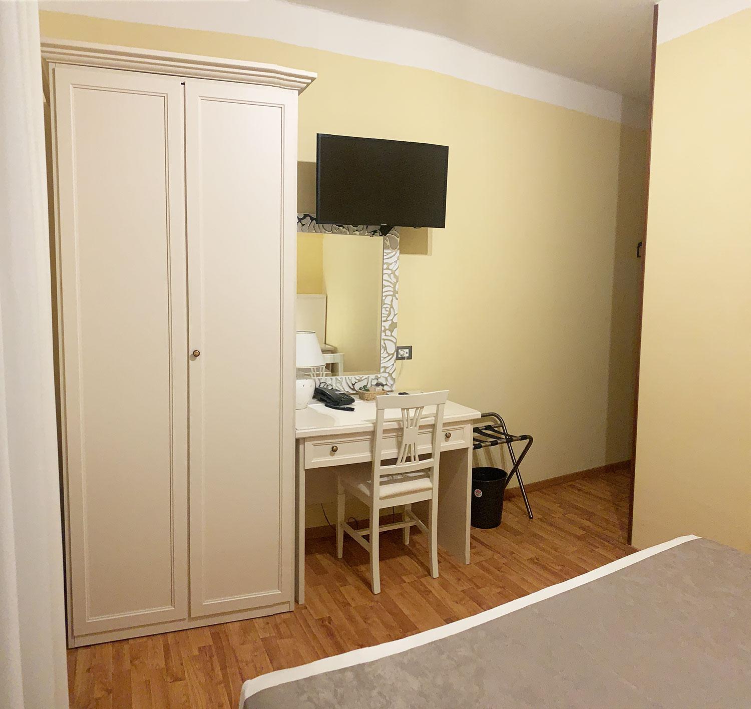 Double or Twin Room - Mountain Side - Photo 10