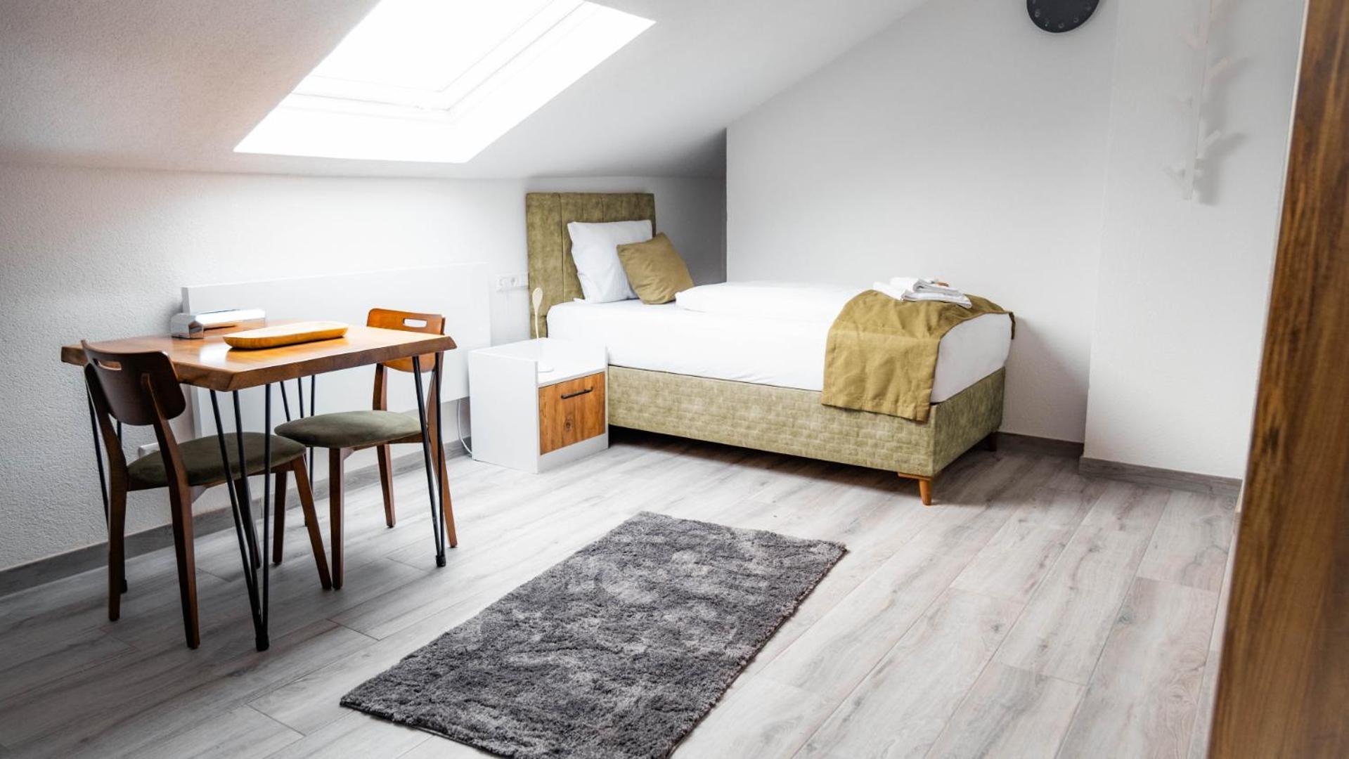 Single Room with Private Bathroom photo 1