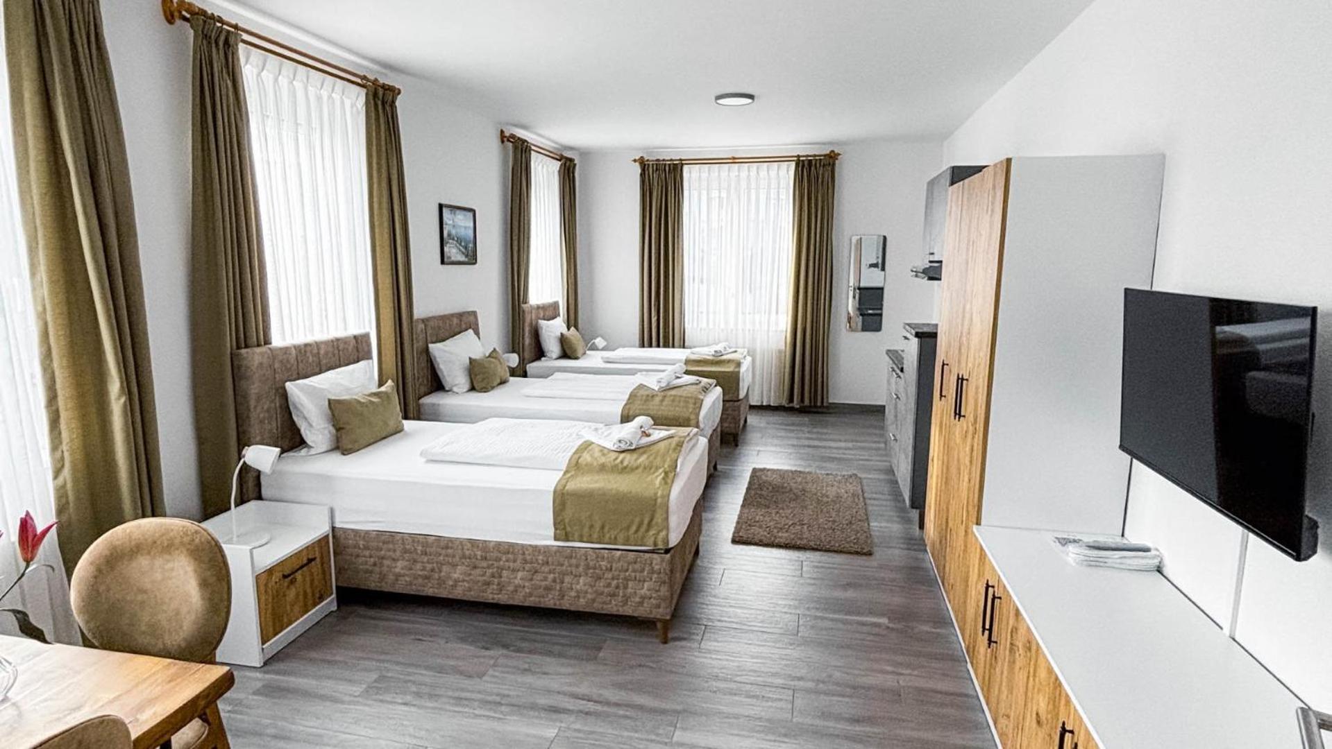 Triple Room with Private Bathroom photo 3